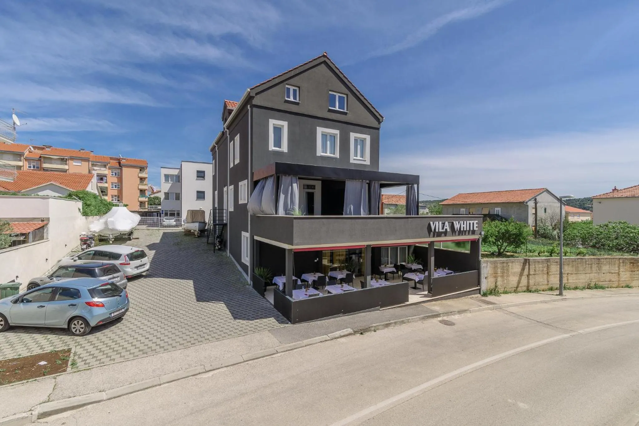 Property building in Vila White