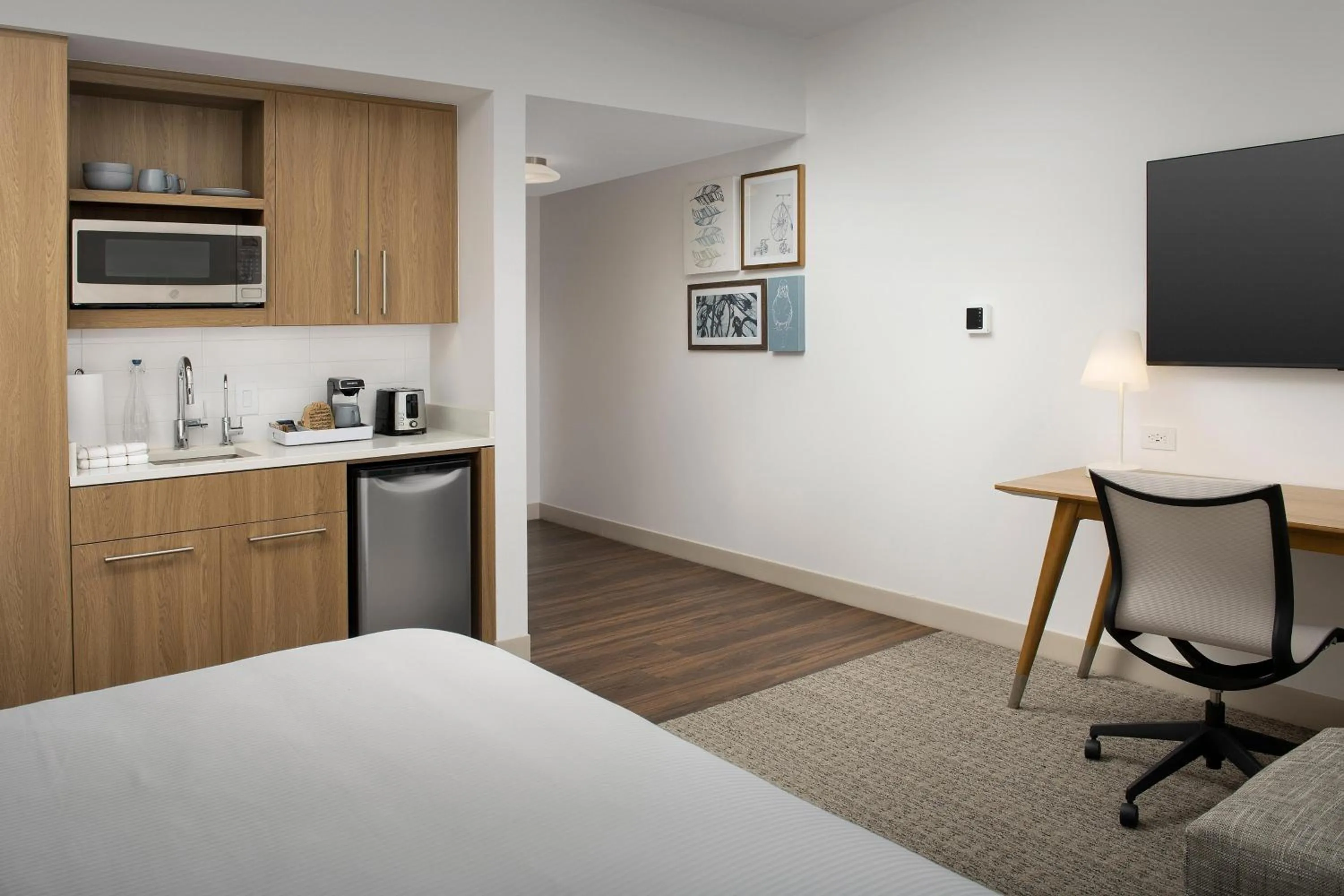 Photo of the whole room, Bed in Element Jacksonville Beach