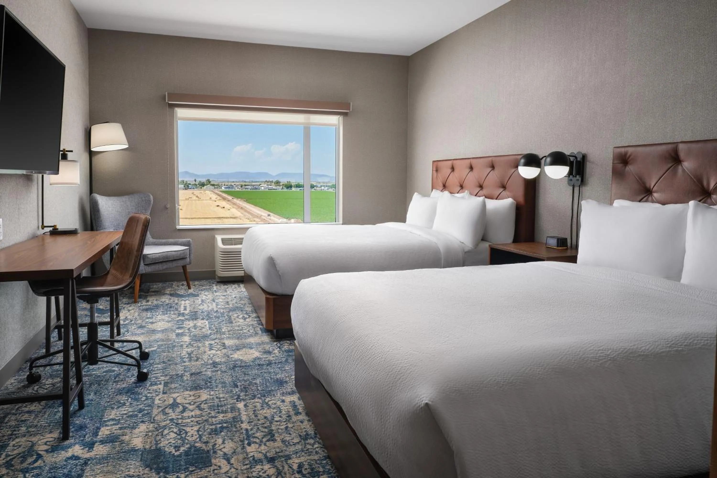 Photo of the whole room, Bed in Four Points by Sheraton Yuma