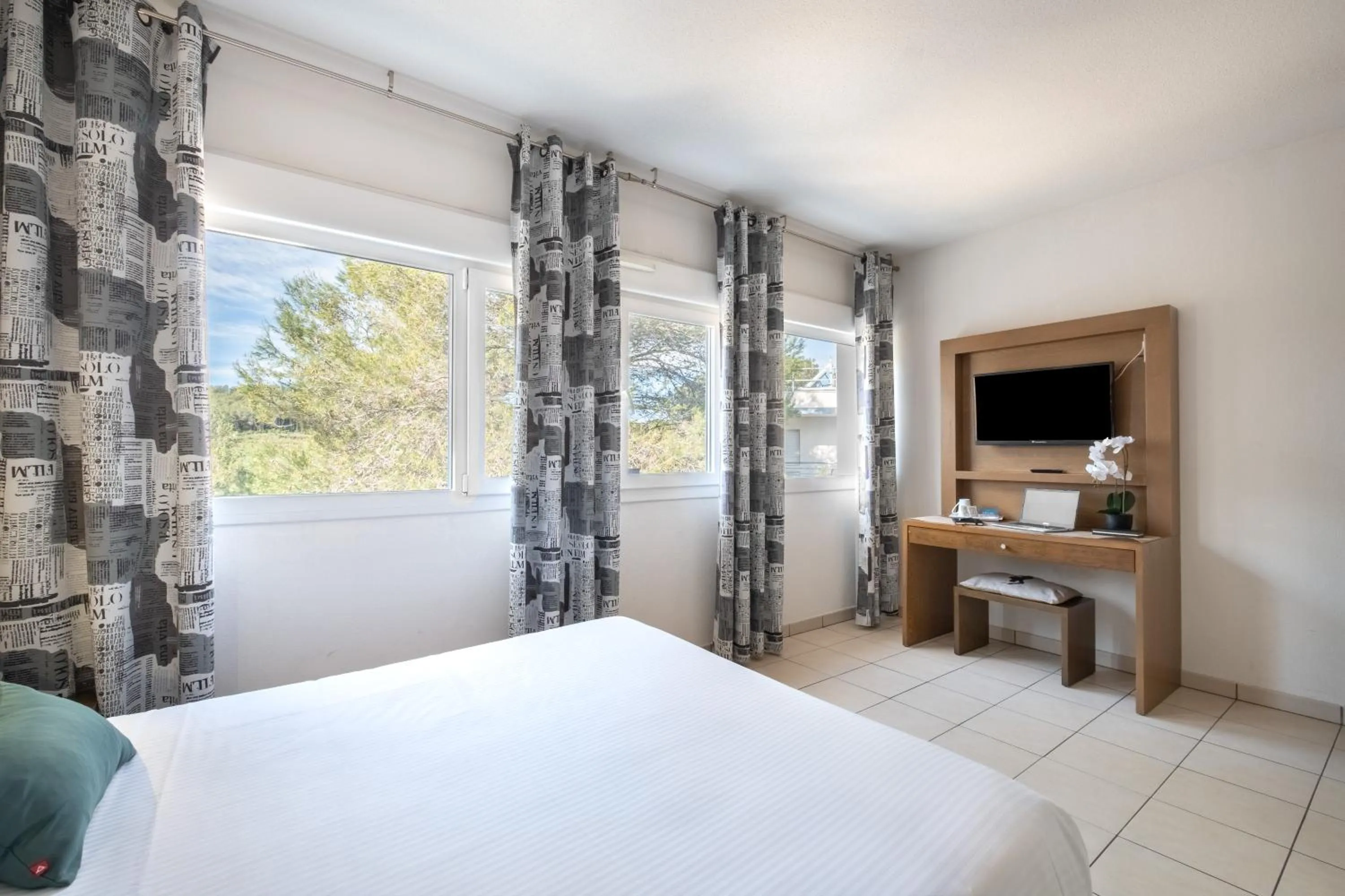 Bed in Comfort Aparthotel Antibes Le Maestria