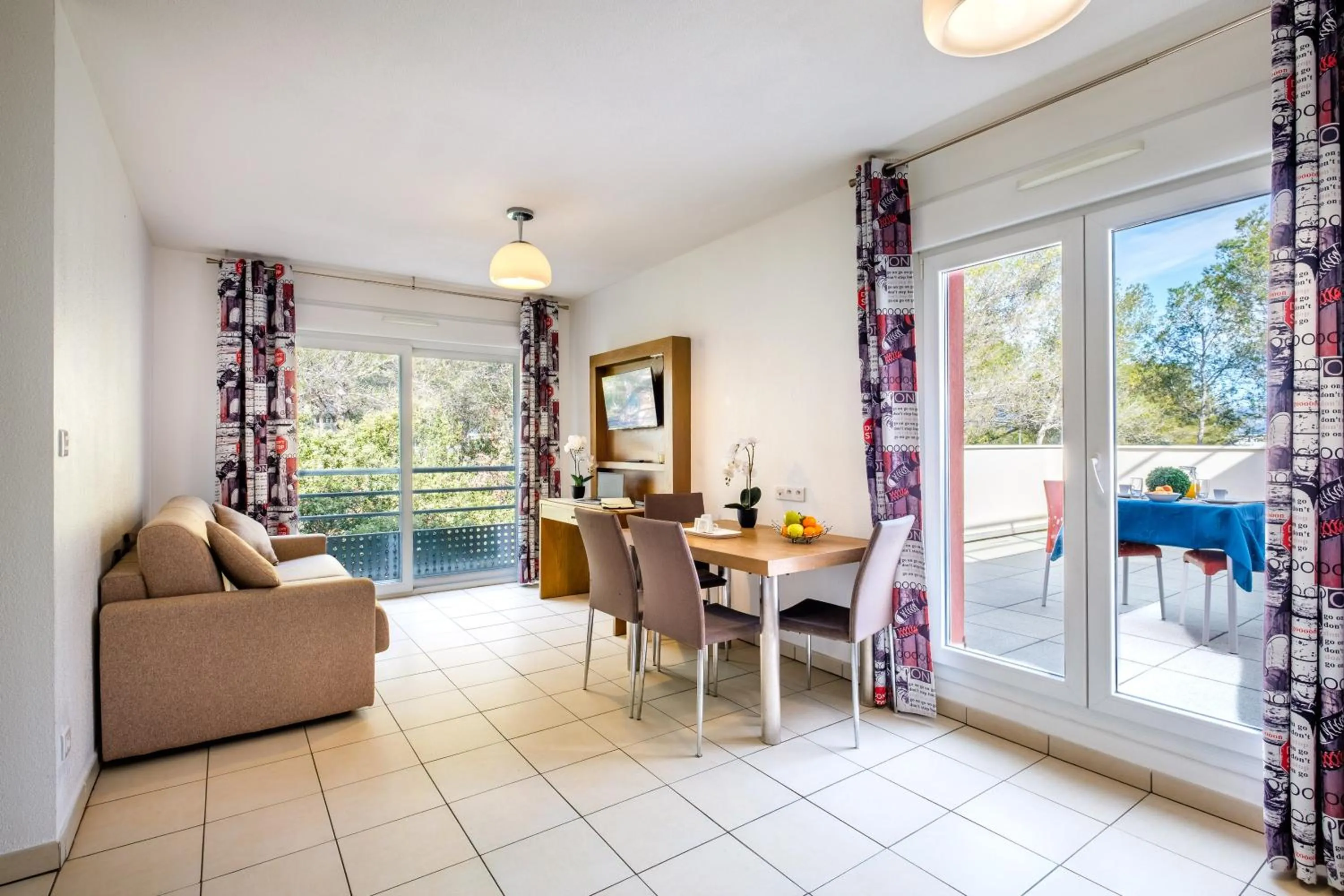 Seating area in Comfort Aparthotel Antibes Le Maestria