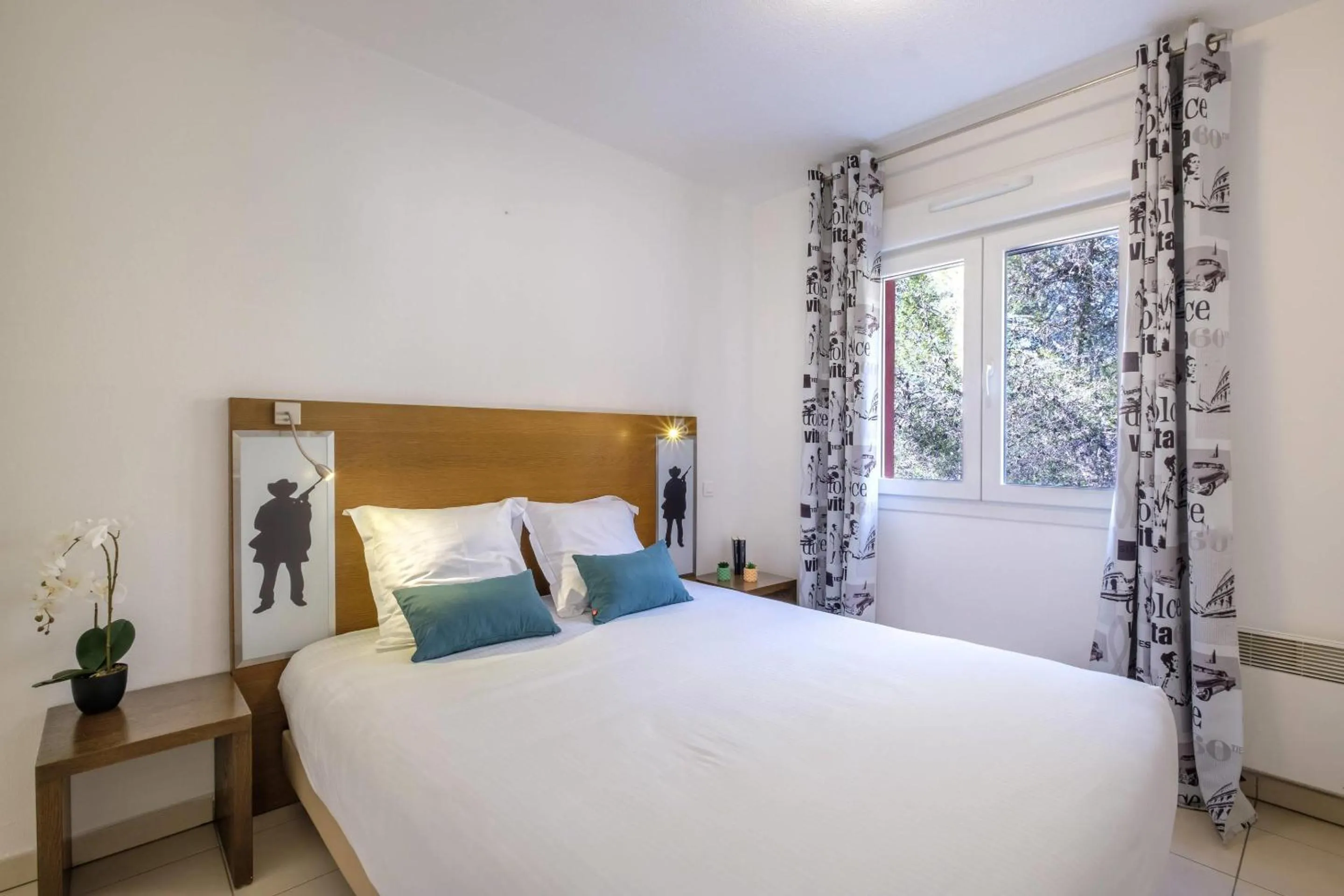 Bedroom, Bed in Comfort Aparthotel Antibes Le Maestria