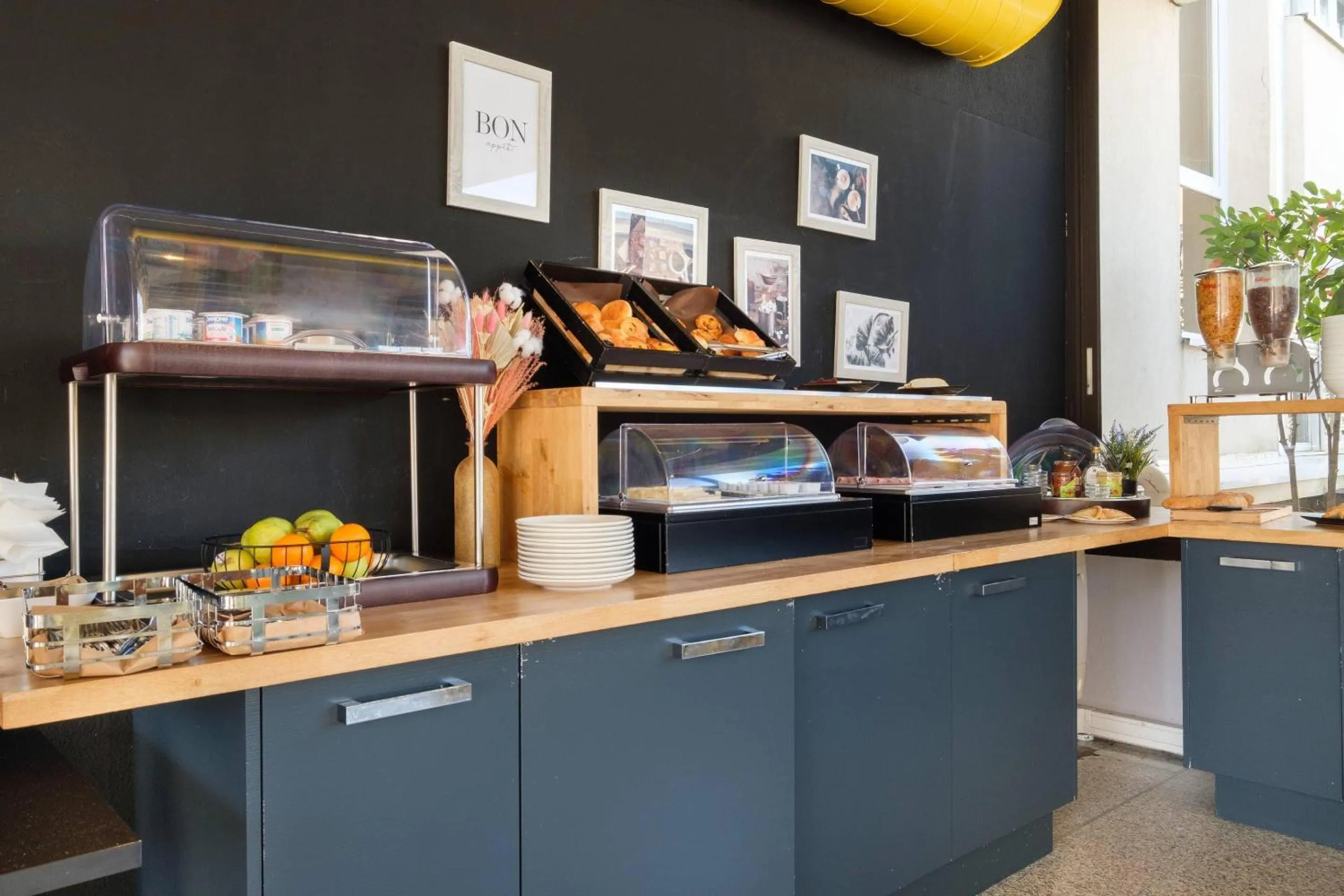 Breakfast in Comfort Aparthotel Antibes Le Maestria