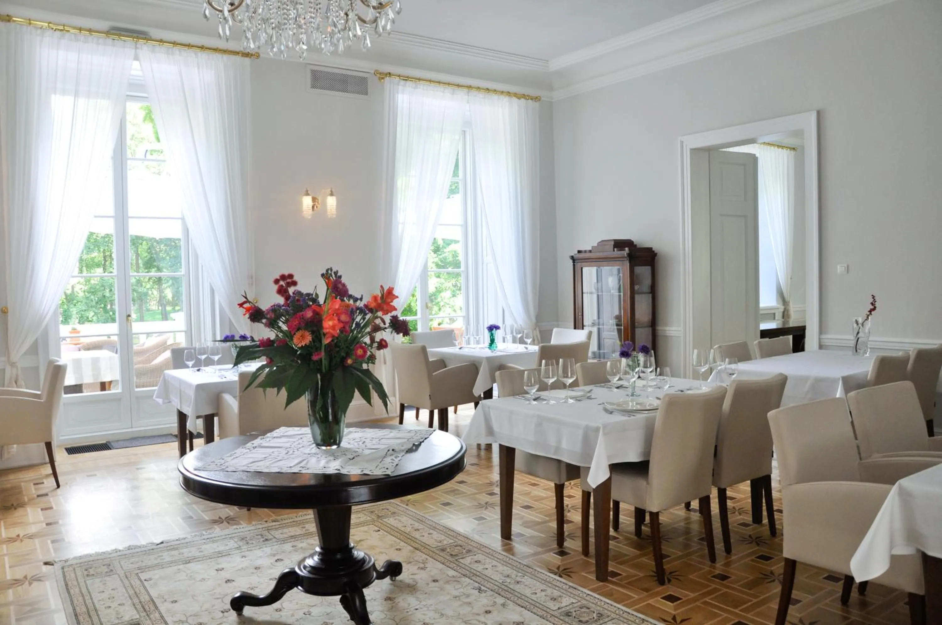 Restaurant/places to eat in Pałac Cieleśnica