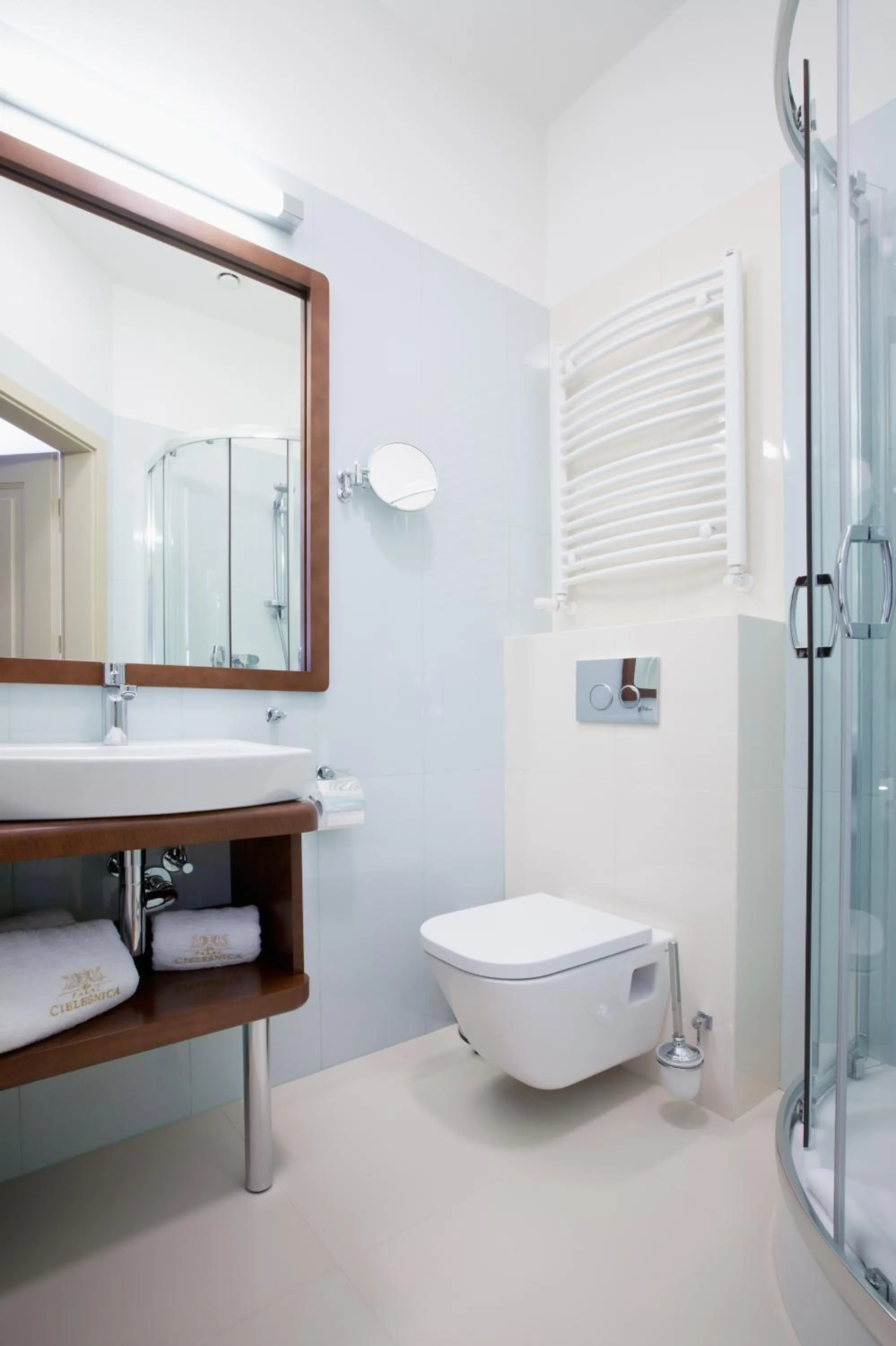 Shower in Pałac Cieleśnica