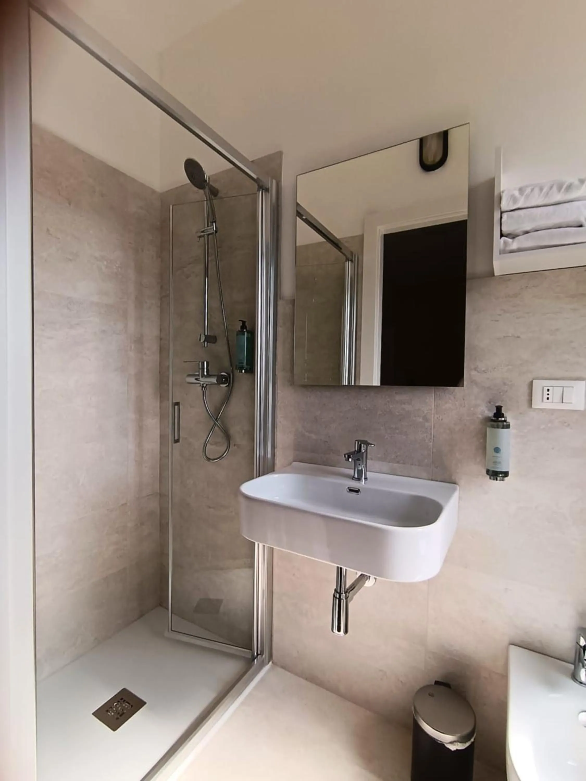 Shower in Hotel La Siesta