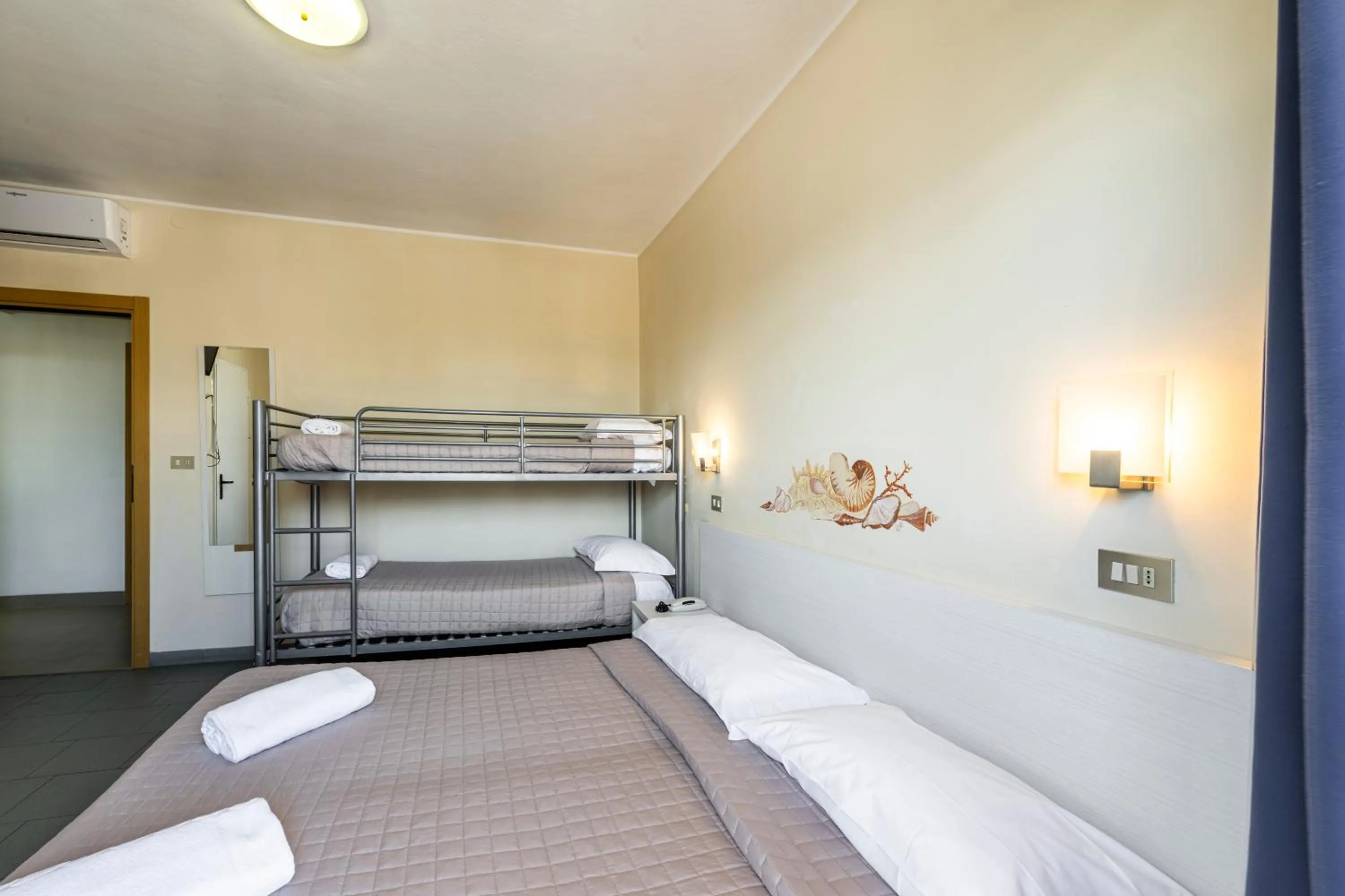 Bedroom, Bed in Hotel La Siesta