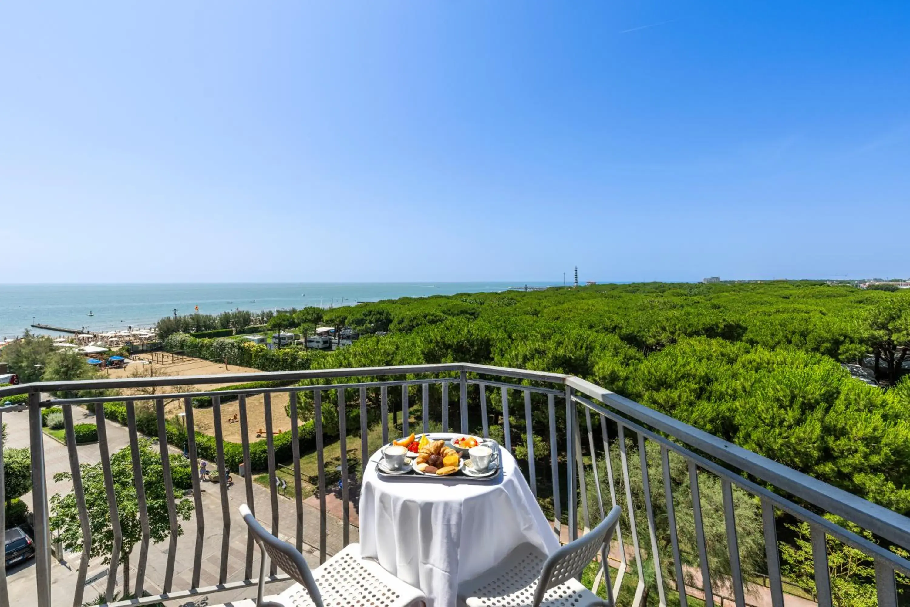 Superior Twin Room in Hotel La Siesta Superior Twin Room in Hotel La Siesta