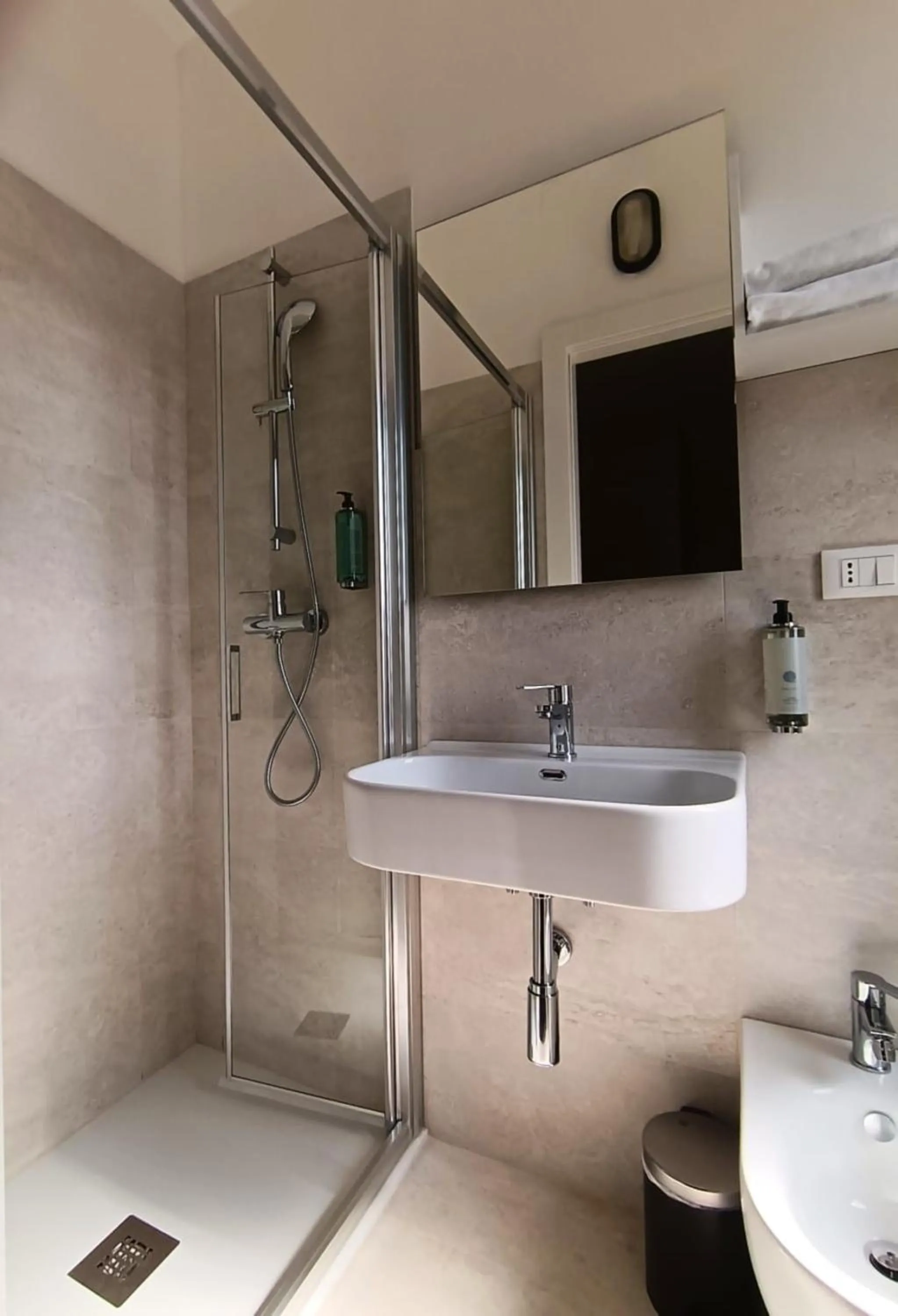 Shower in Hotel La Siesta