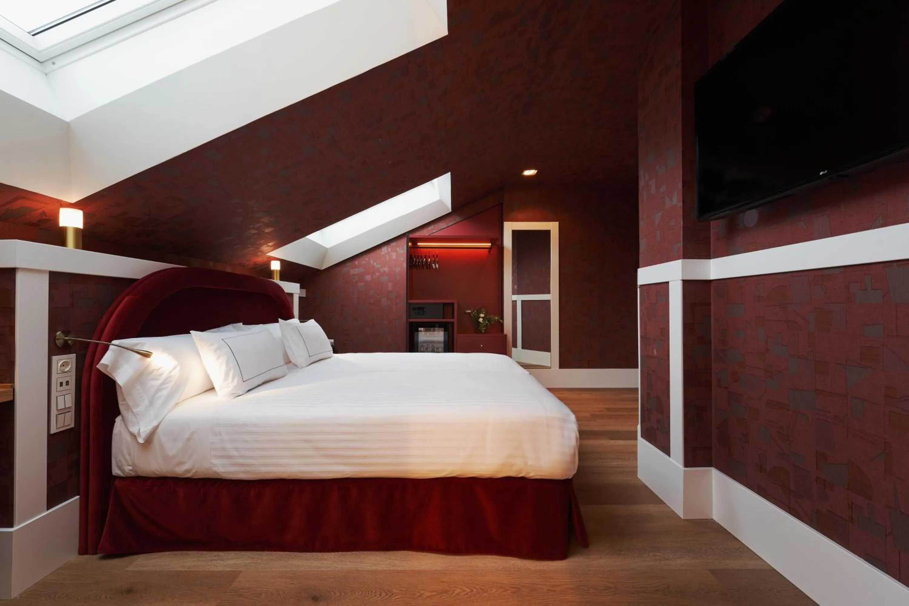 Photo of the whole room, Bed in Intelier Villa Katalina