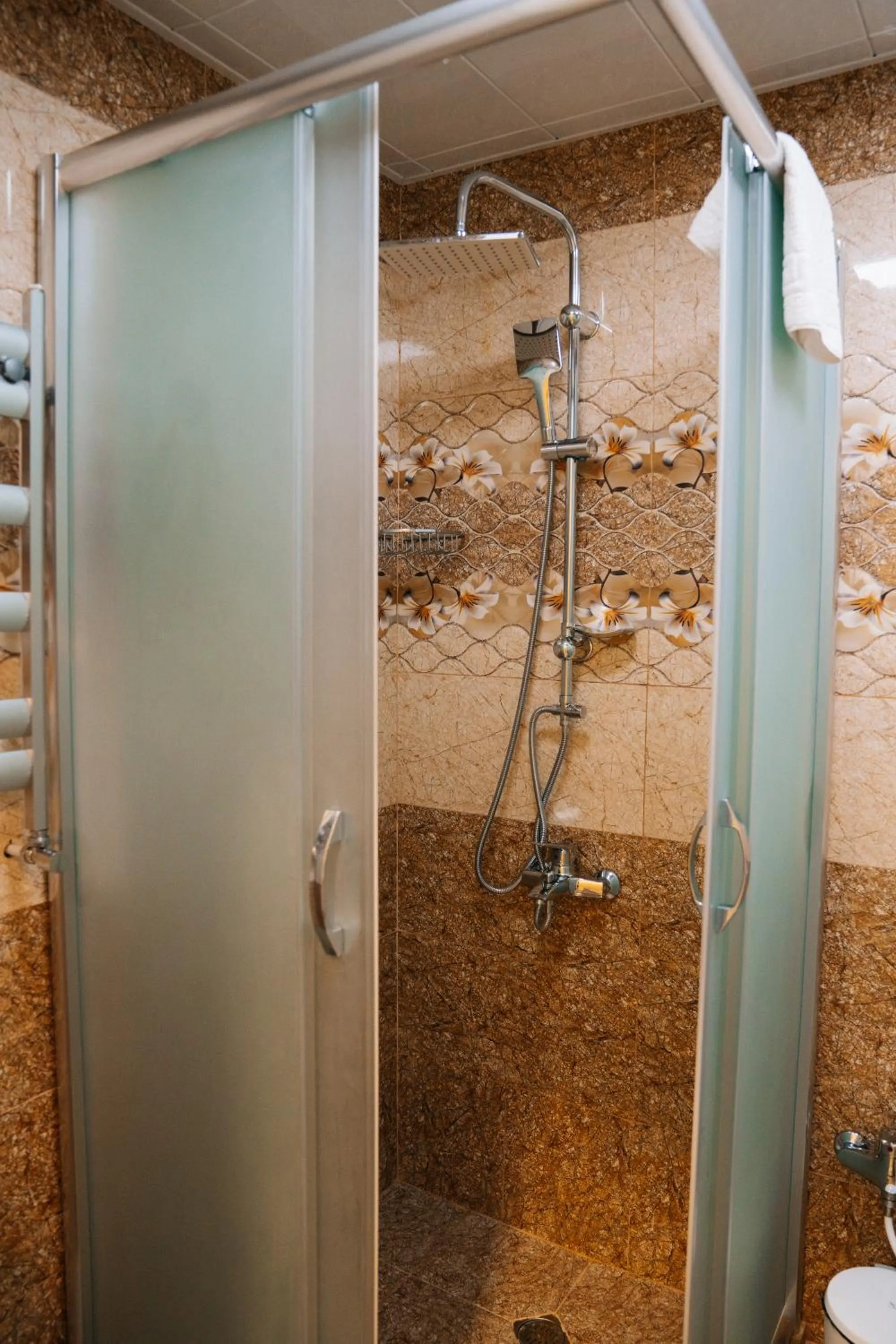 Shower in The Clocktower Hotel