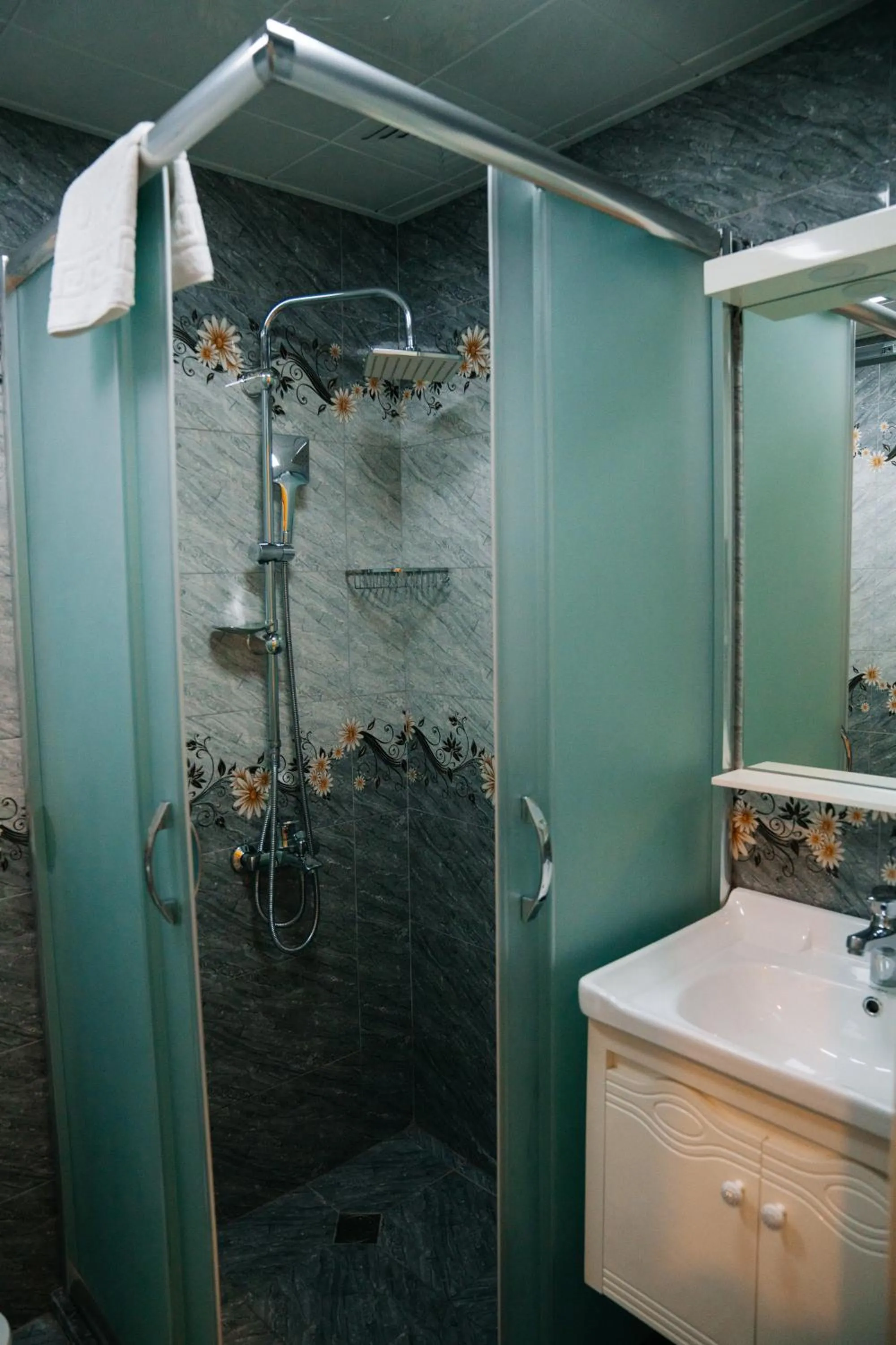 Shower in The Clocktower Hotel