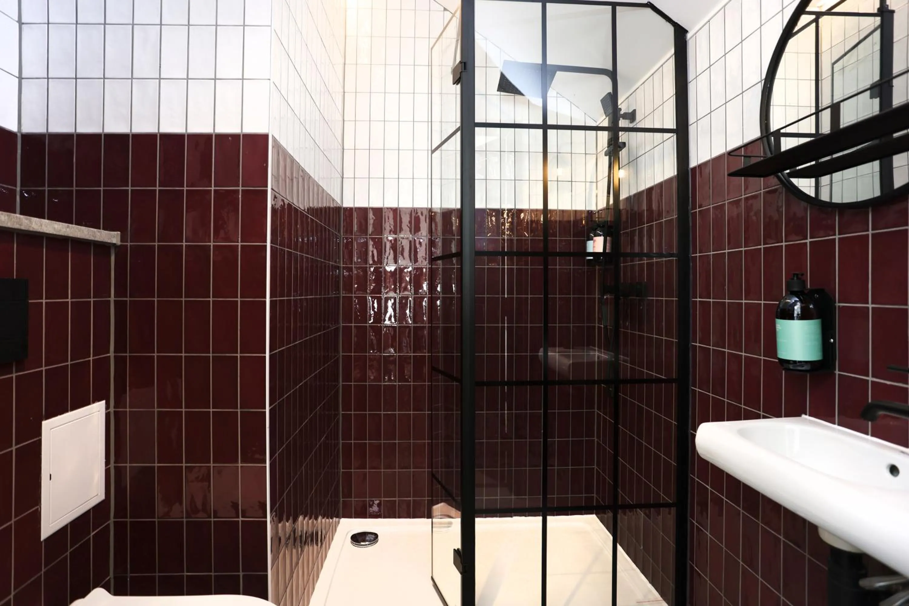 Bathroom in The Brewers Rooms Contemporary Aparthotel