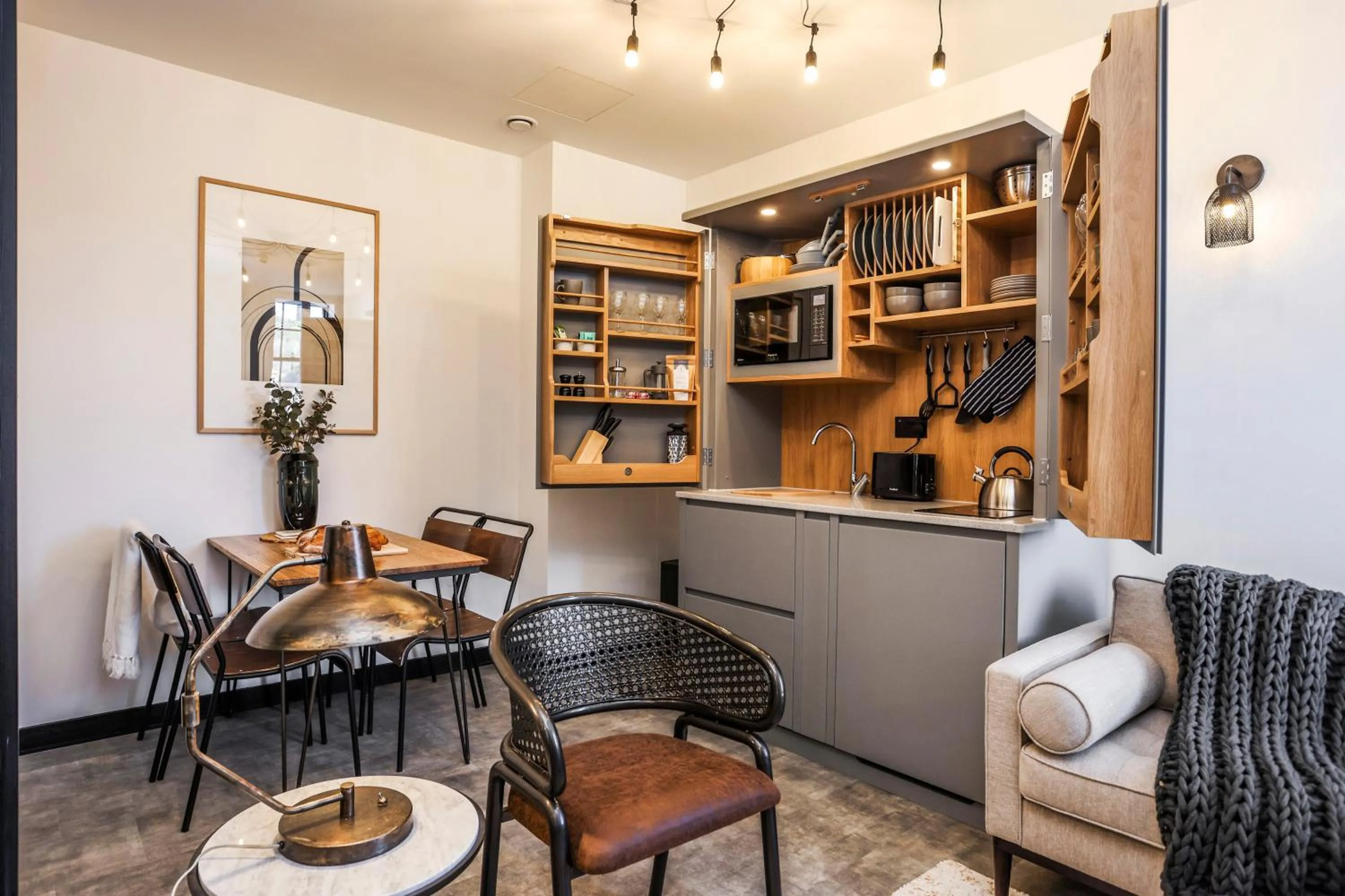 Kitchen or kitchenette in The Brewers Rooms Contemporary Aparthotel