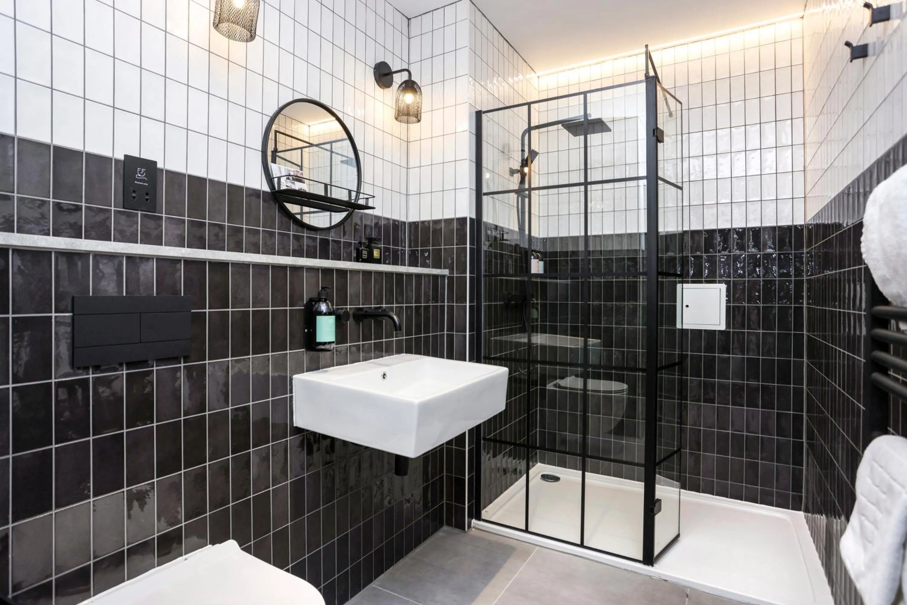 Bathroom in The Brewers Rooms Contemporary Aparthotel