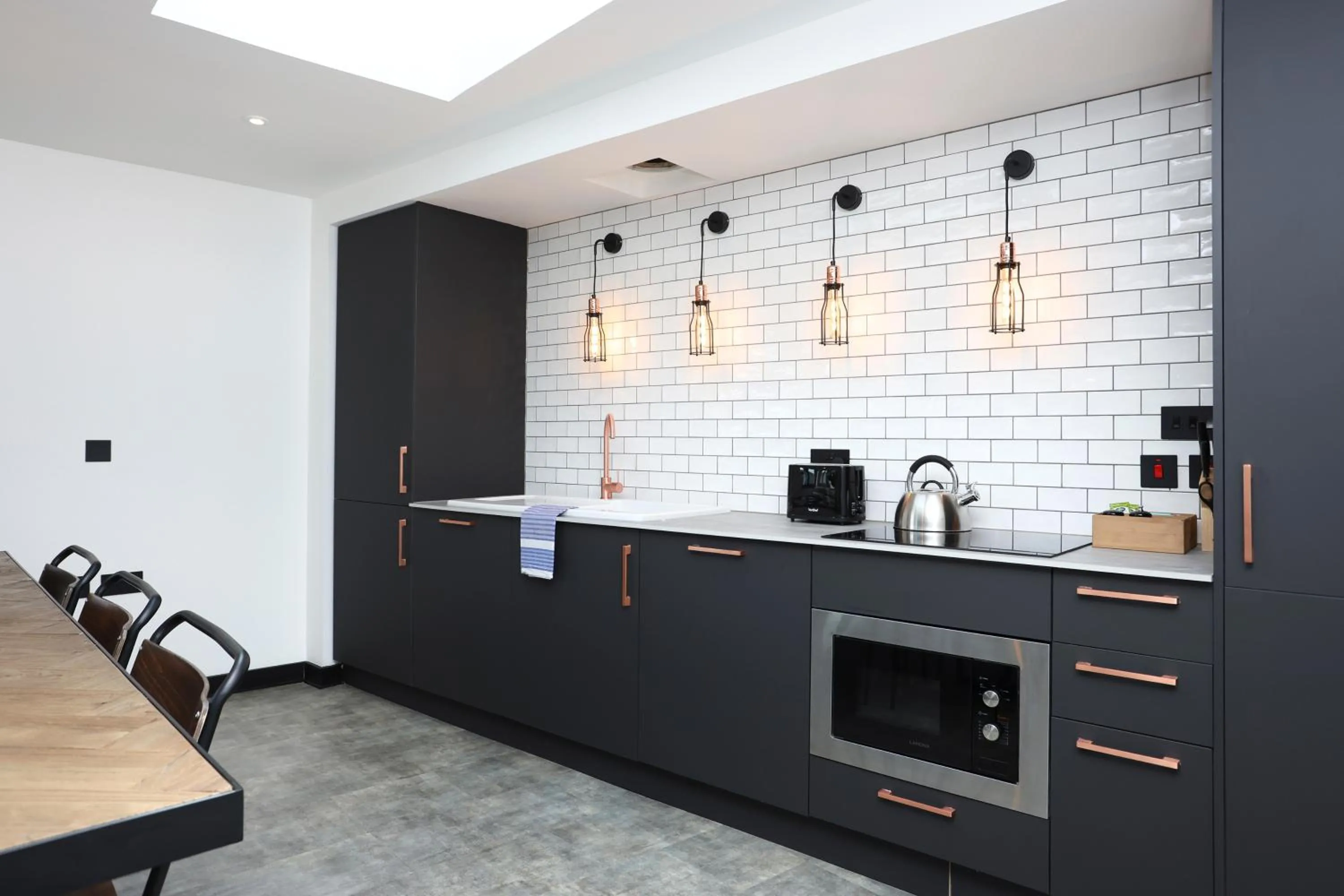 Kitchen or kitchenette in The Brewers Rooms Contemporary Aparthotel