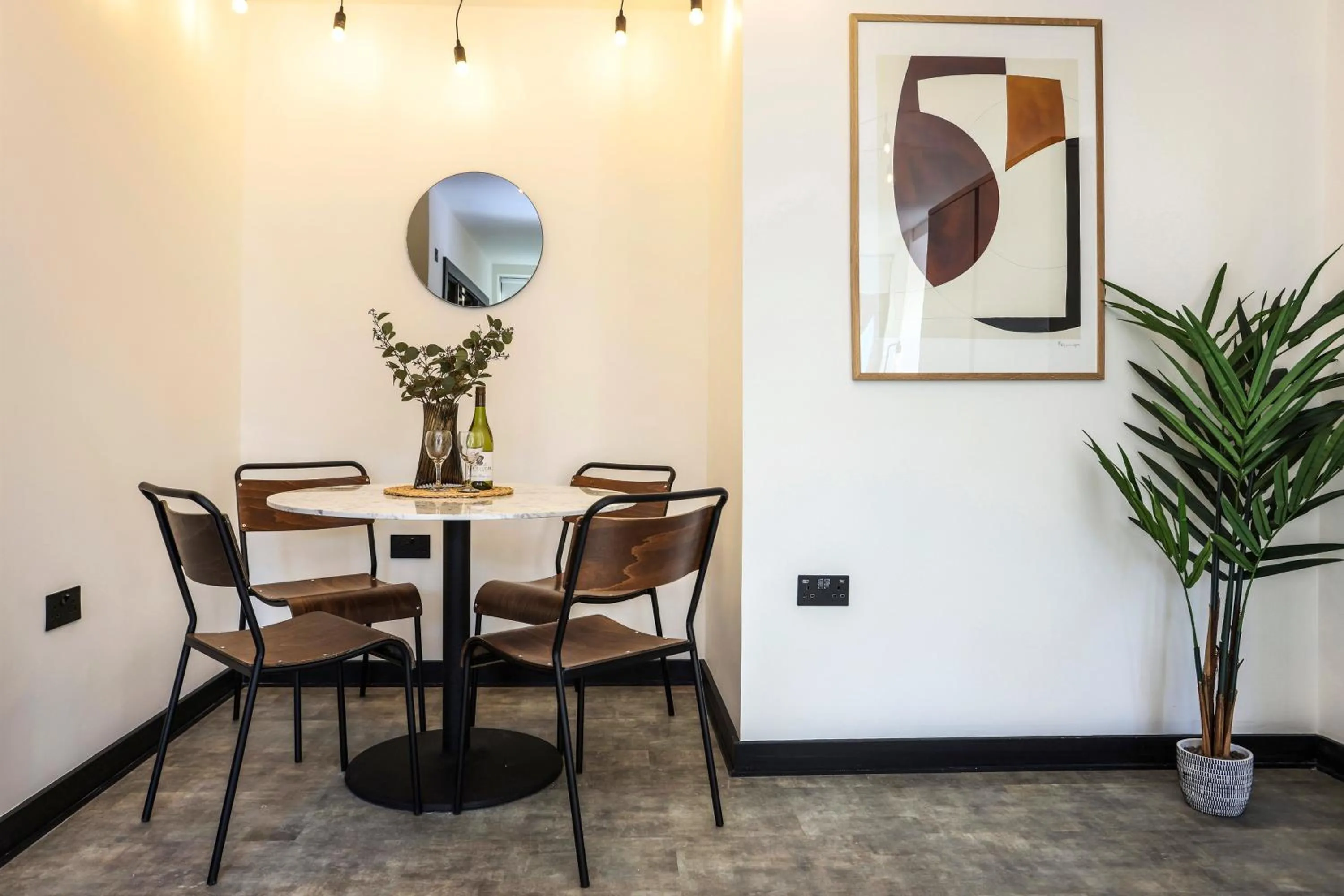 Dining area in The Brewers Rooms Contemporary Aparthotel