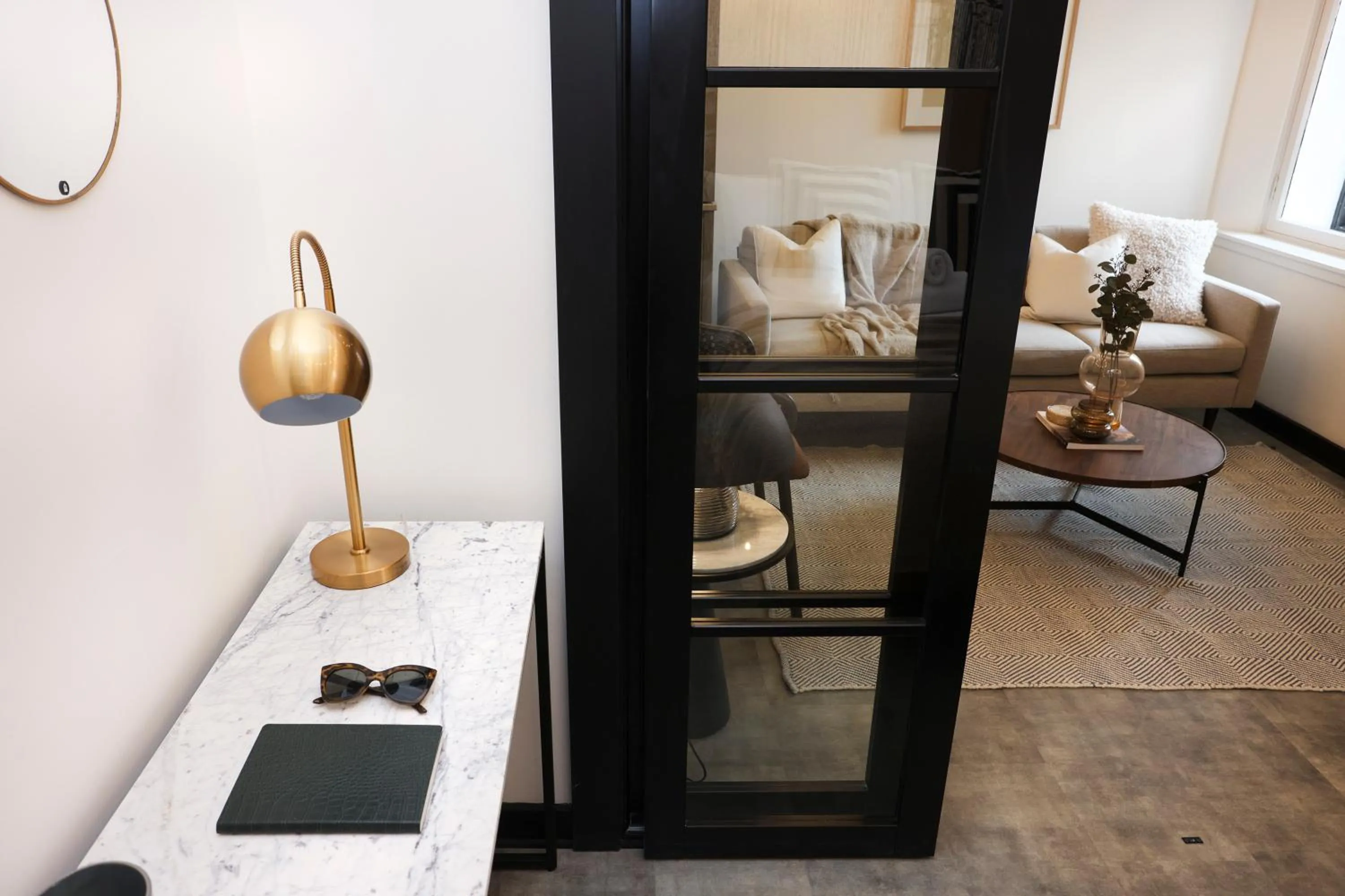 Seating area, Bed in The Brewers Rooms Contemporary Aparthotel