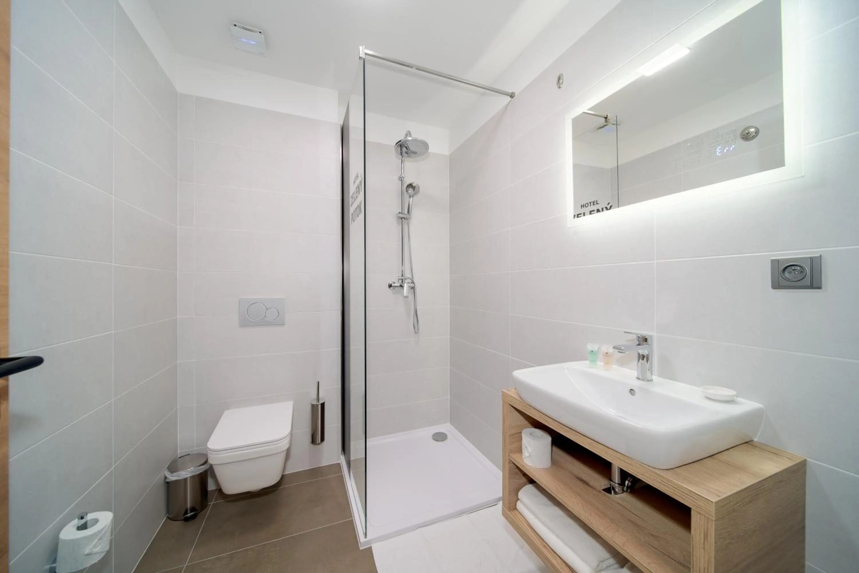 Shower in Hotel Zelený potok