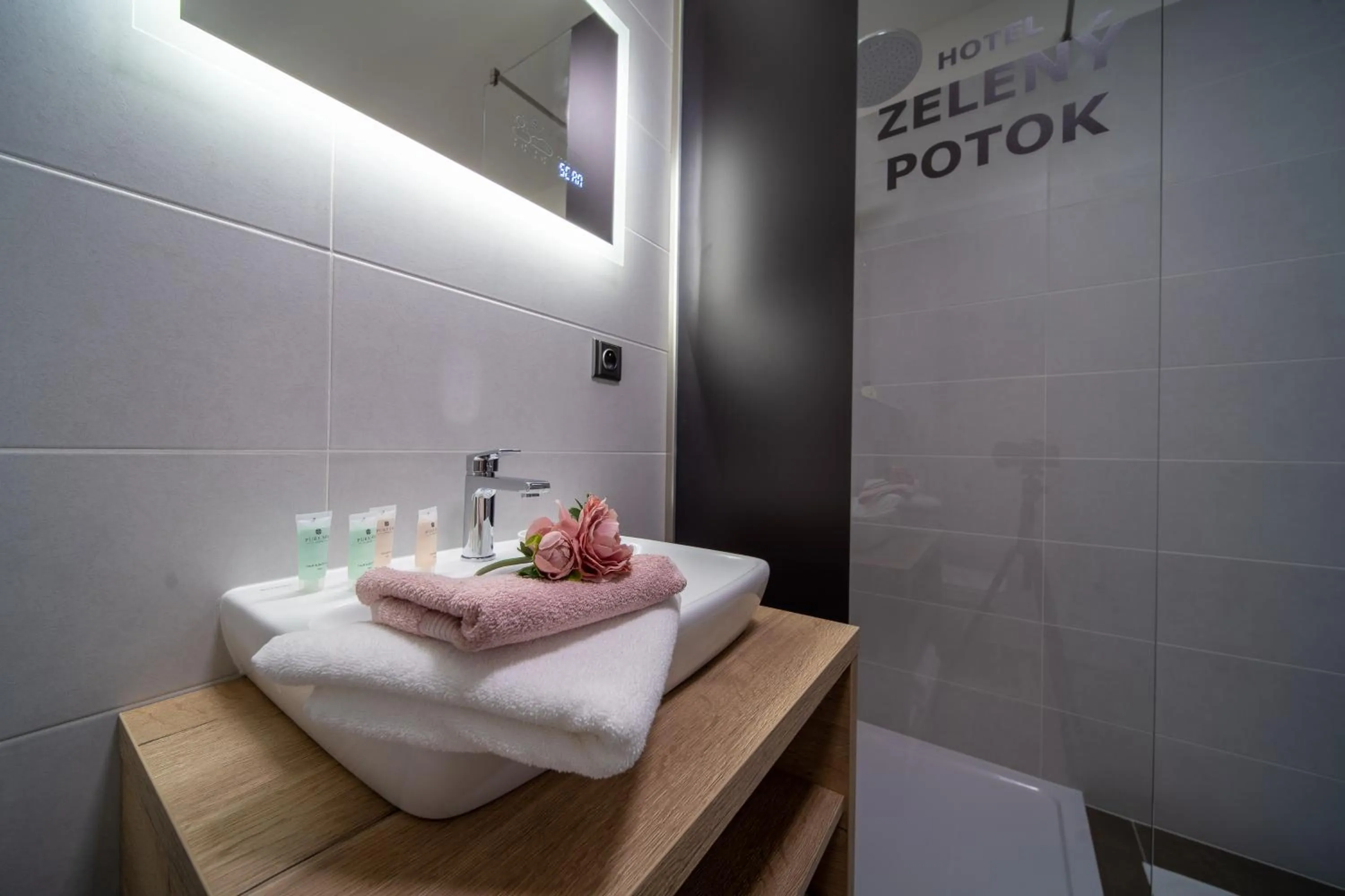 Shower in Hotel Zelený potok