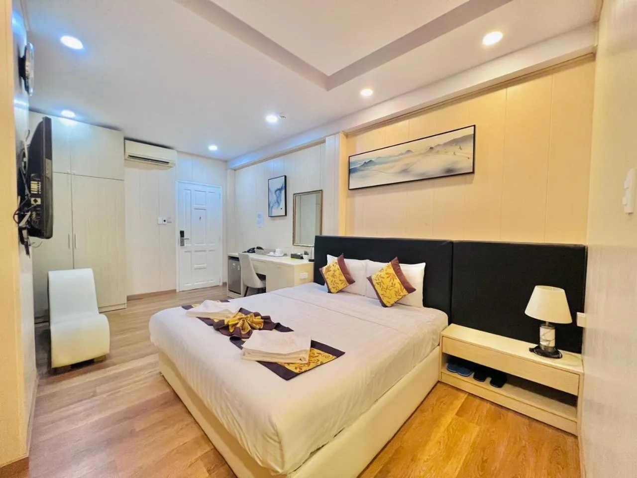 King Room in Truc Huyen Hotel