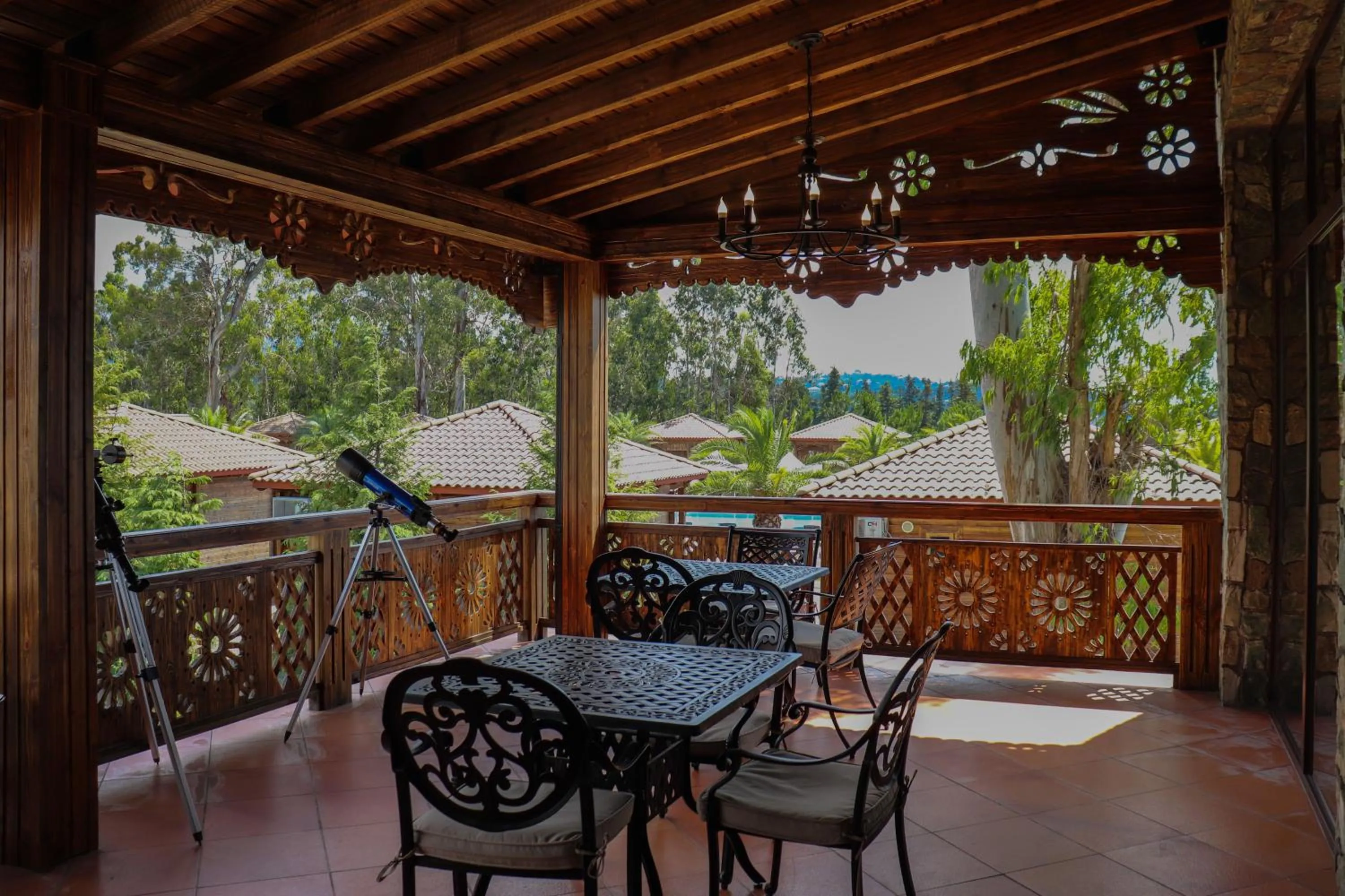 Restaurant/places to eat in Hotel Chateau Kvirike