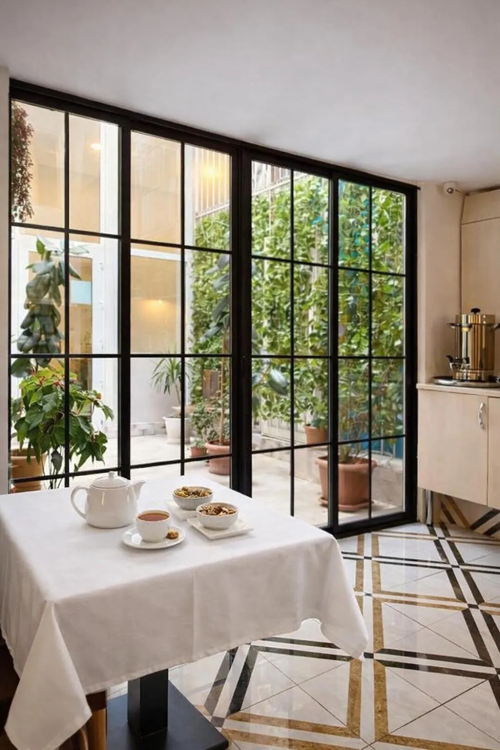 Breakfast in Moss Art Boutique Hotel