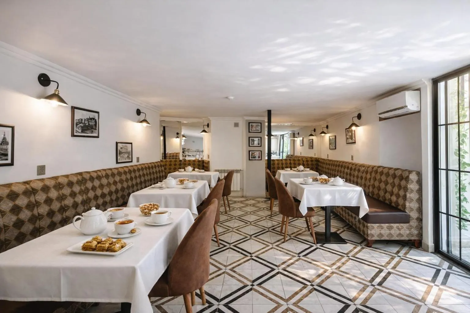 Breakfast in Moss Art Boutique Hotel