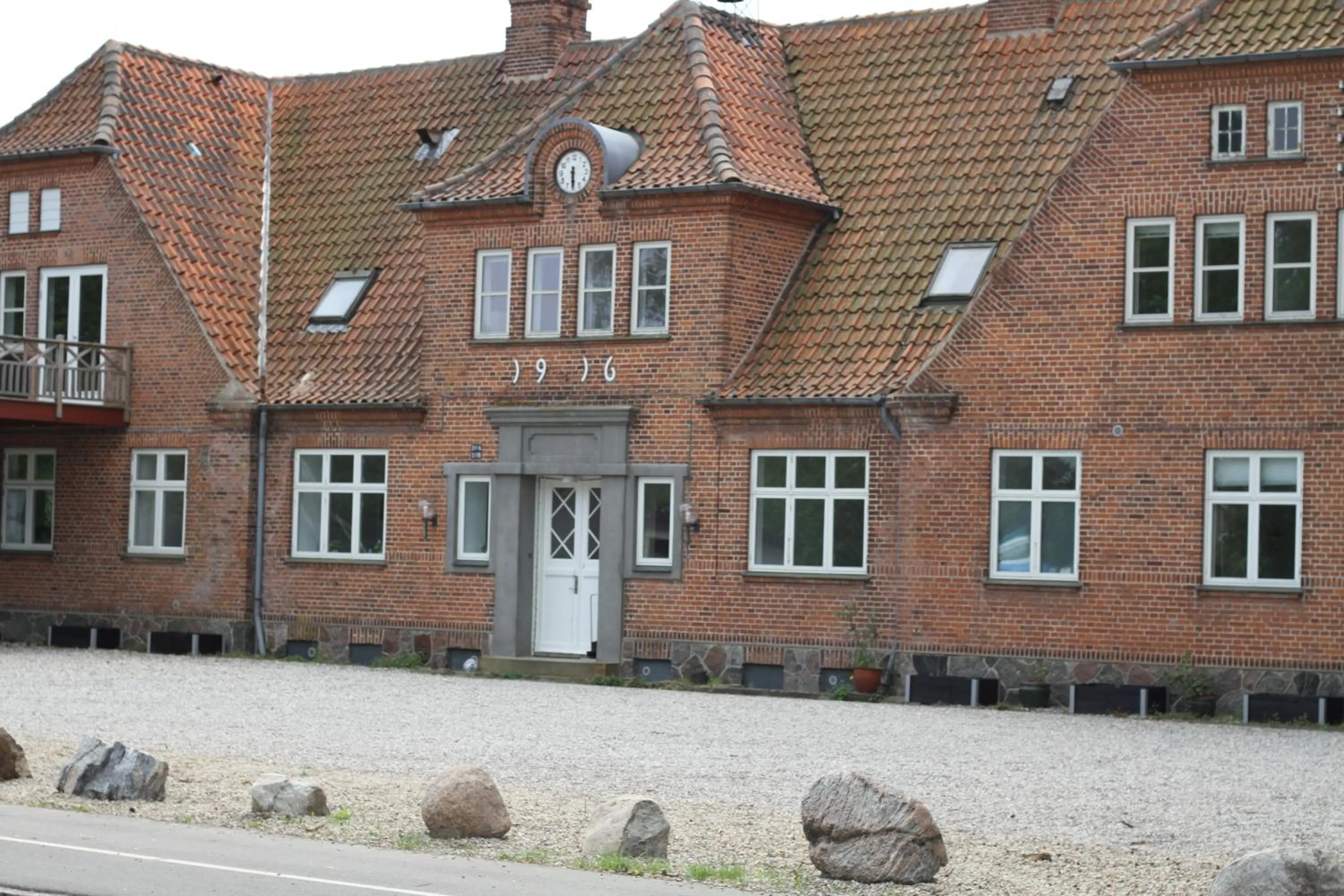 Property building in Hotel Stokkegaarden's BnB & Apartments