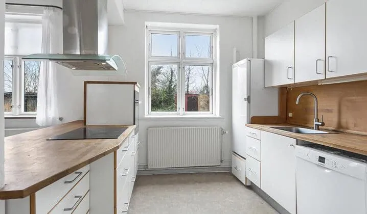 Kitchen or kitchenette in Hotel Stokkegaarden's BnB & Apartments