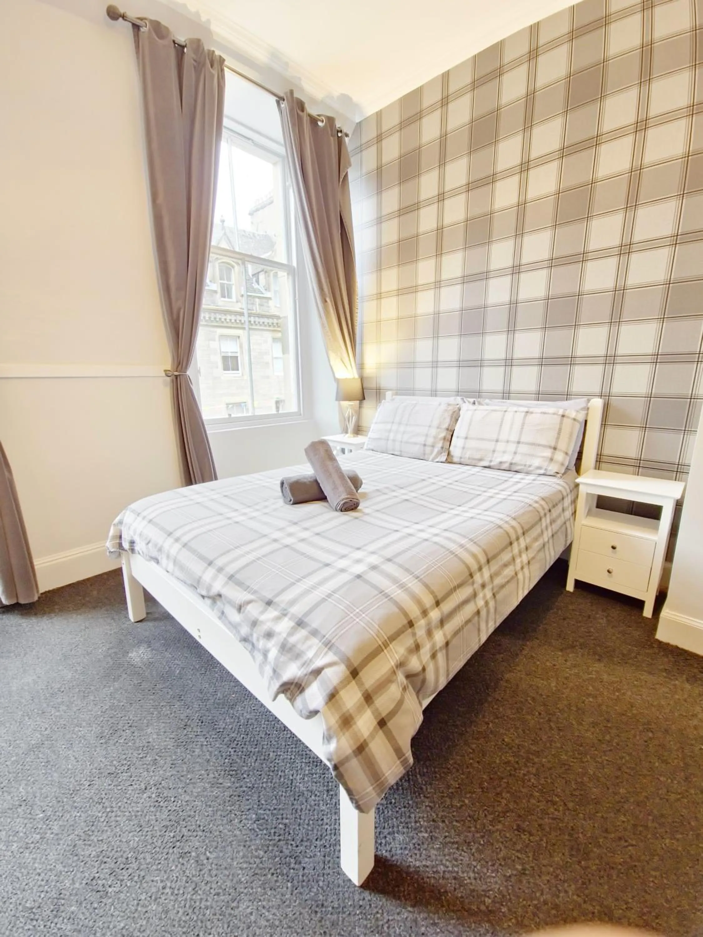 Photo of the whole room, Bed in Edinburgh Backpackers - over 18s only