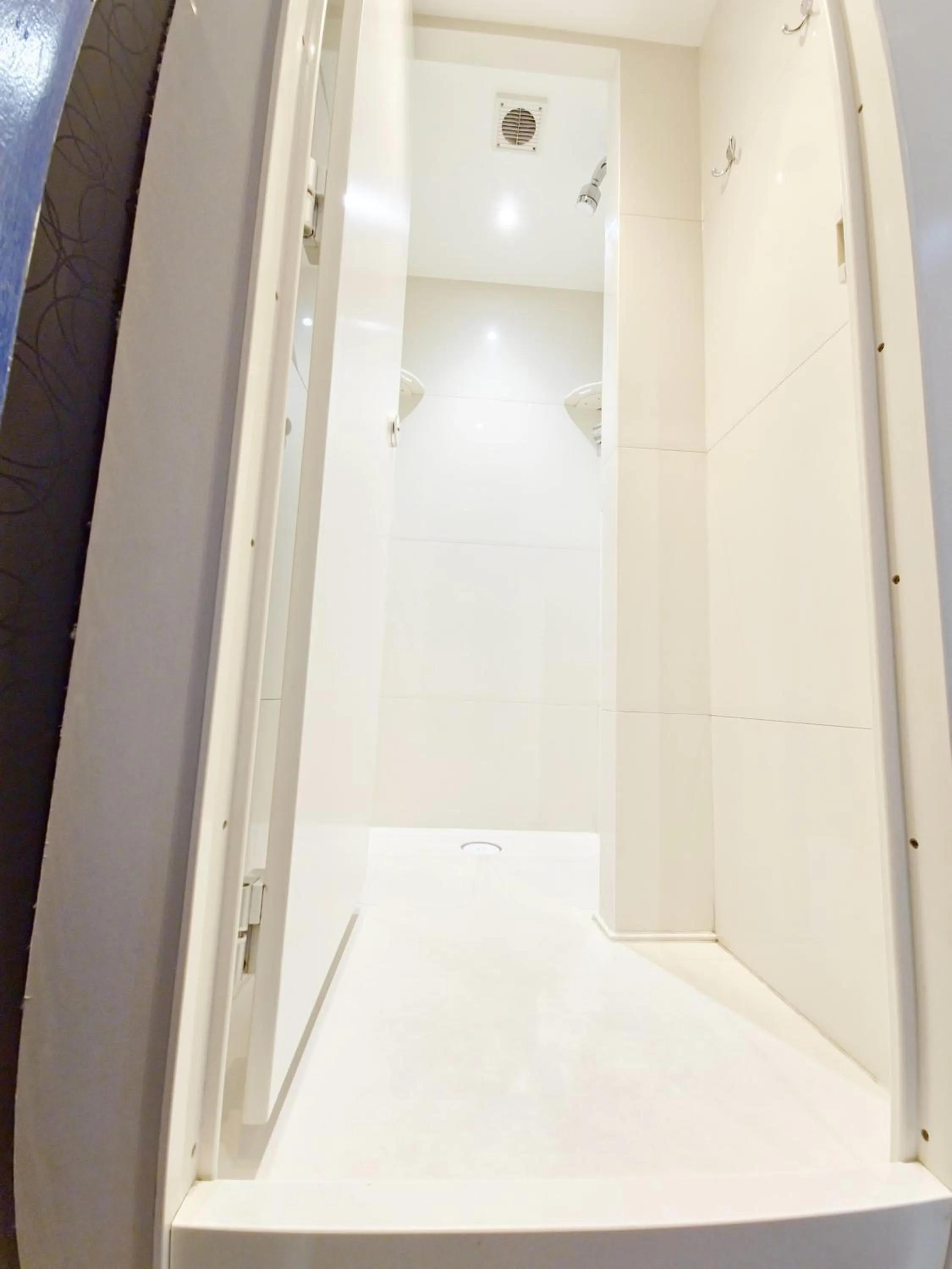 Shower, Bed in Edinburgh Backpackers - over 18s only