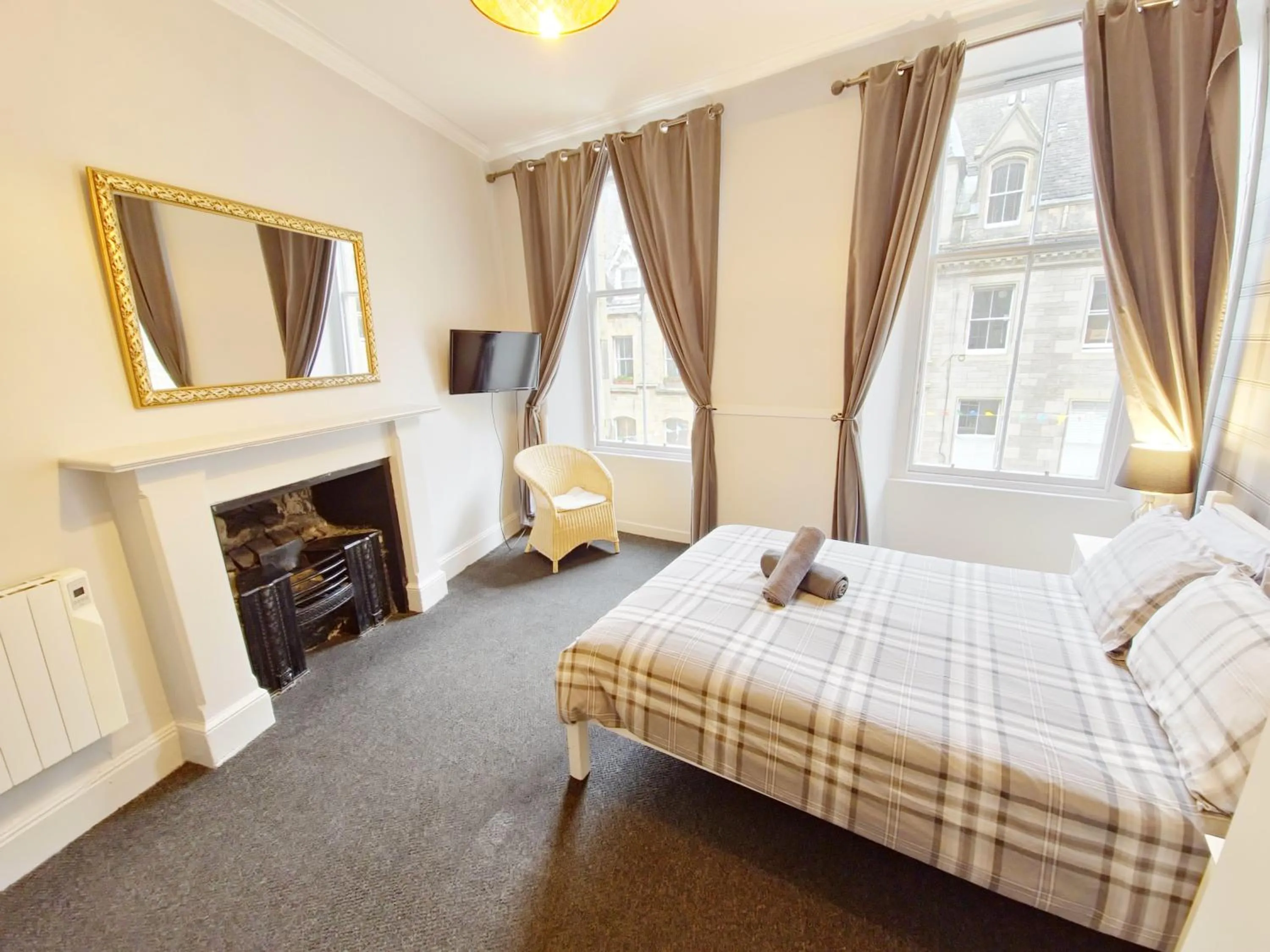 Photo of the whole room, Bed in Edinburgh Backpackers - over 18s only