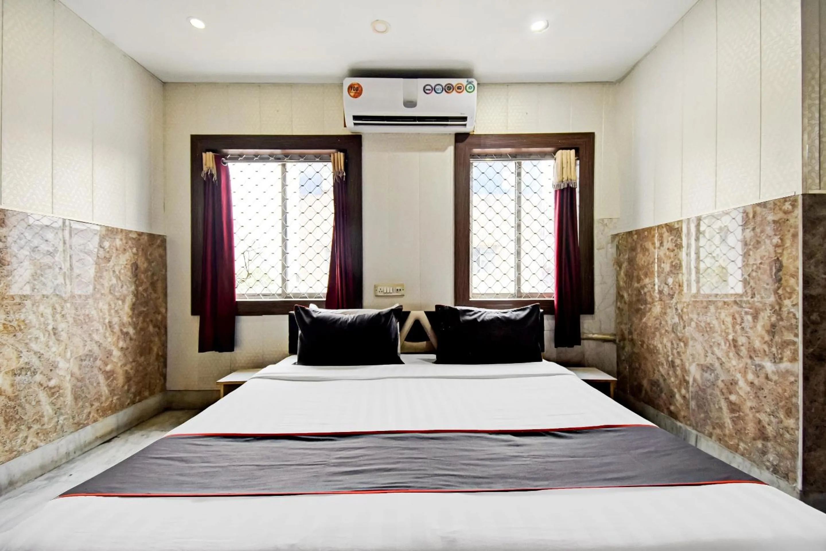 Bedroom, Bed in Hotel O Shree Krishna International