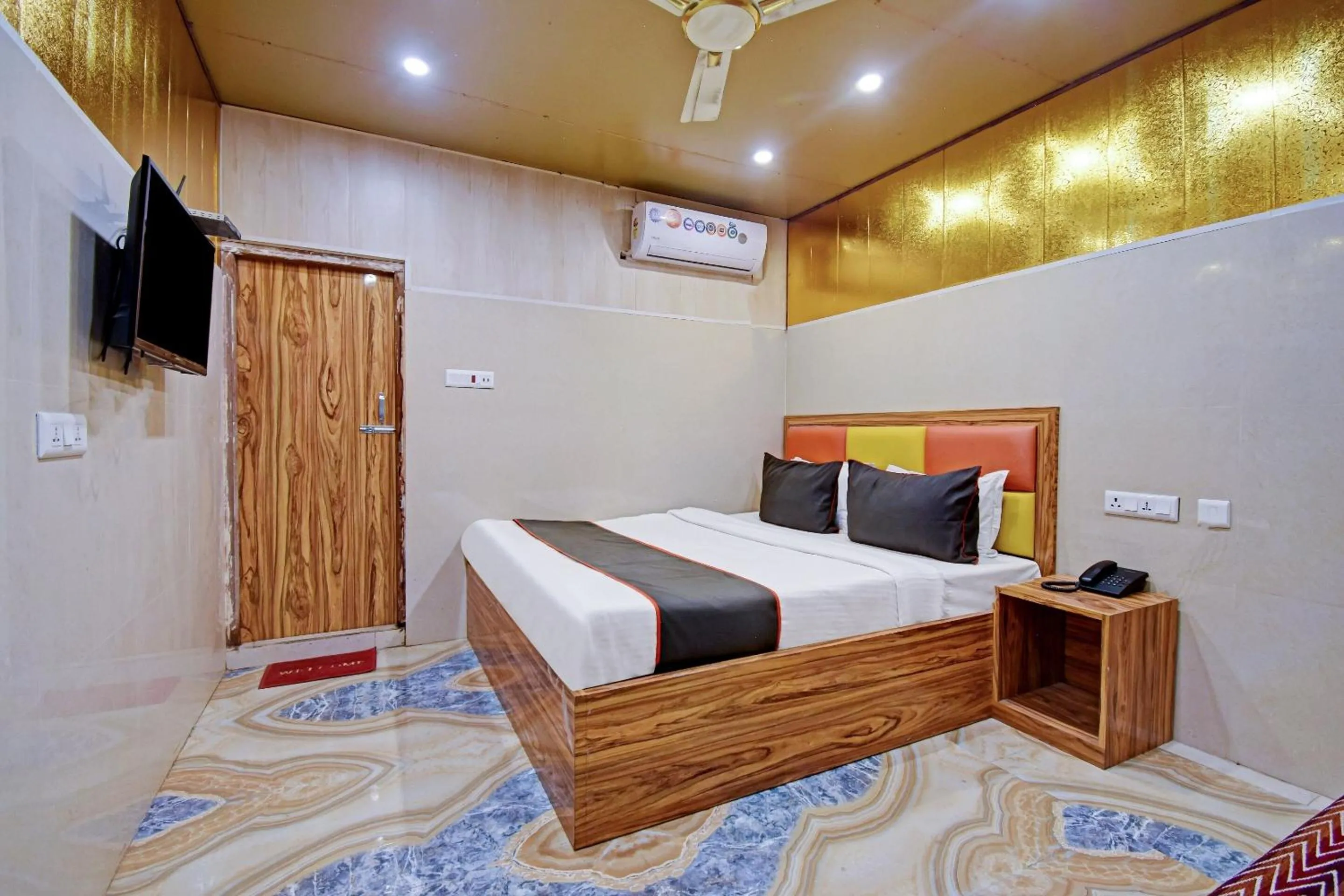 Bedroom, Bed in Hotel O Shree Krishna International