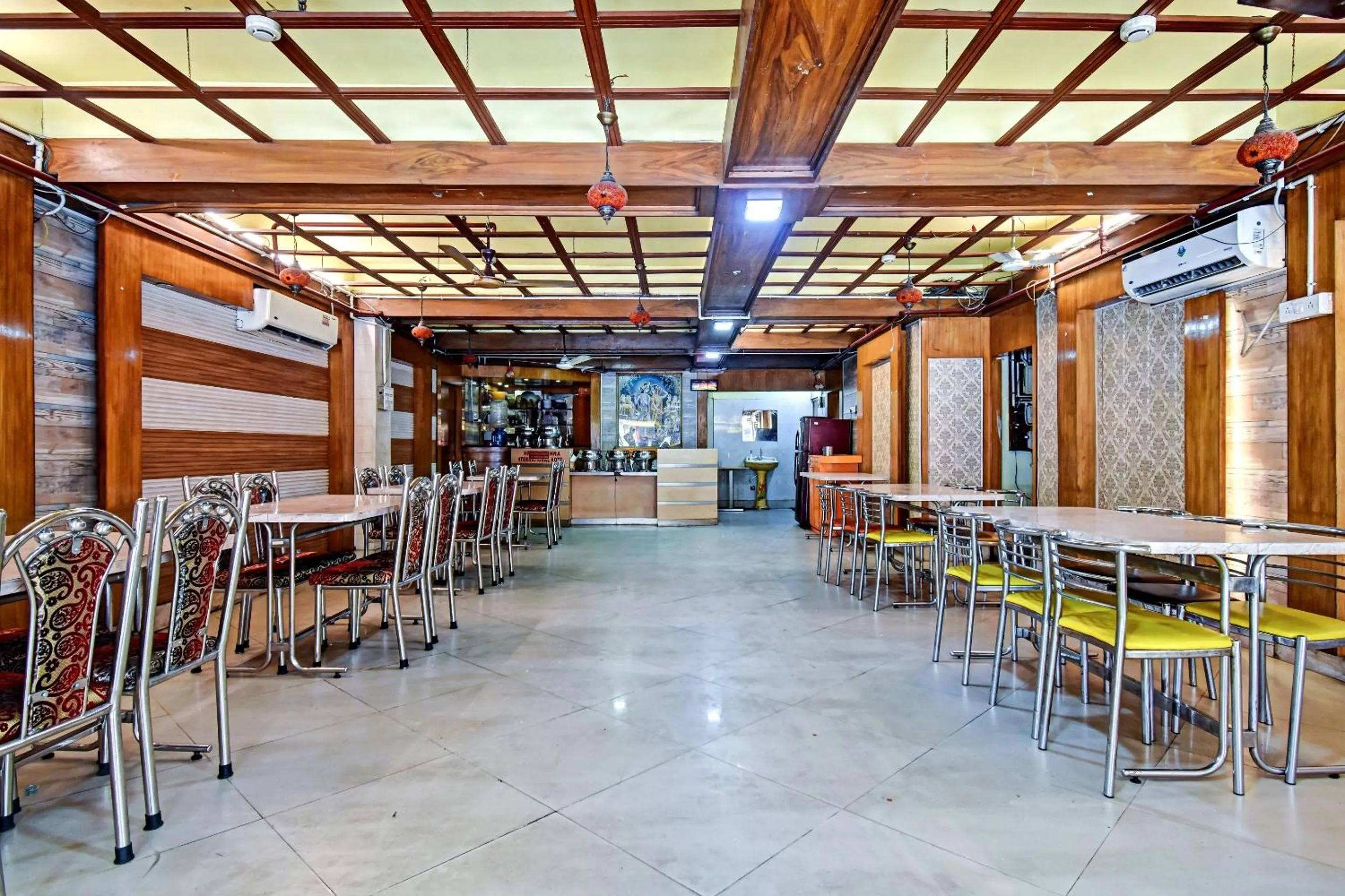 Restaurant/places to eat in Hotel O Shree Krishna International