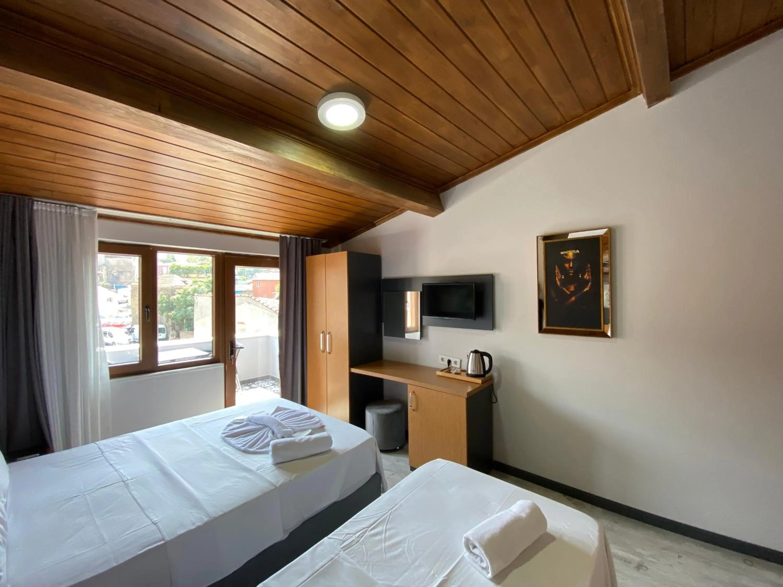 TV and multimedia, Bed in Victorious Hotel