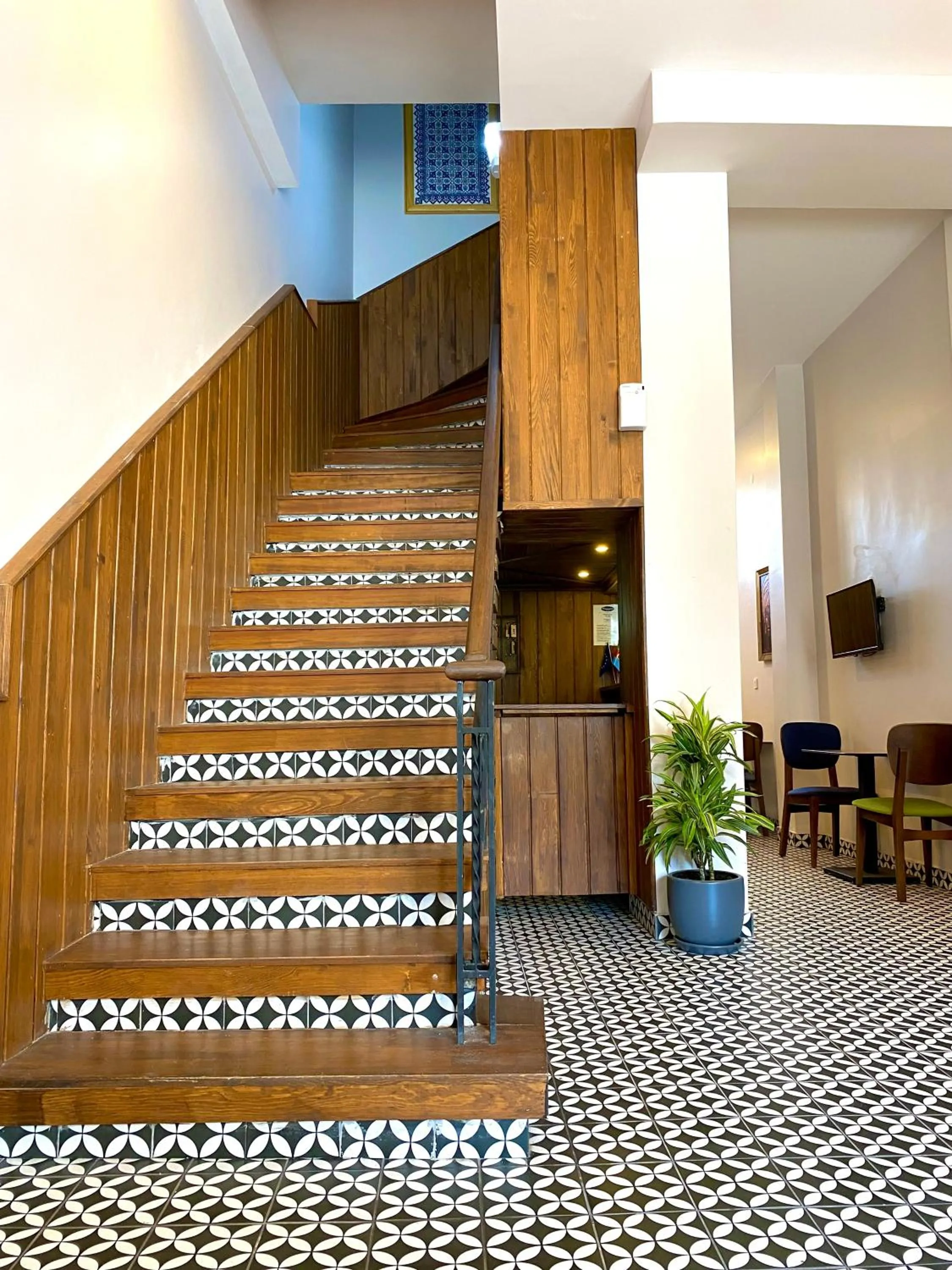 Lobby or reception in Victorious Hotel