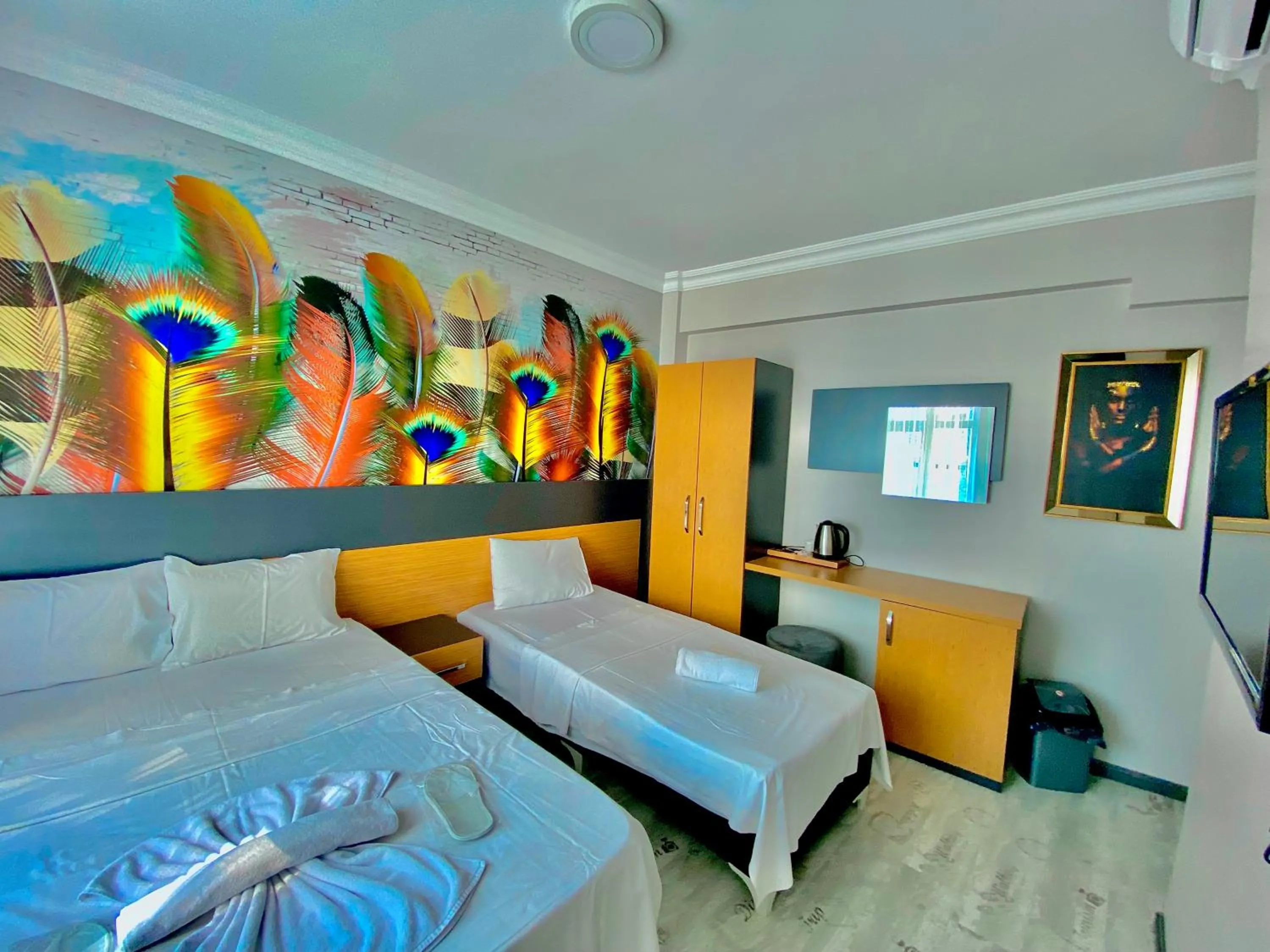 Photo of the whole room, Bed in Victorious Hotel