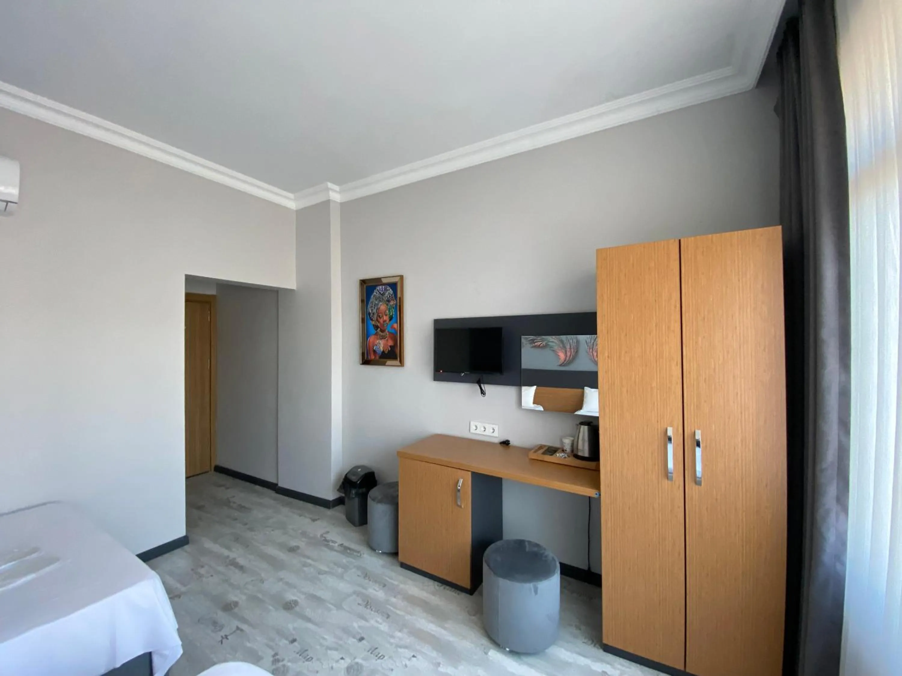 TV and multimedia, Bed in Victorious Hotel