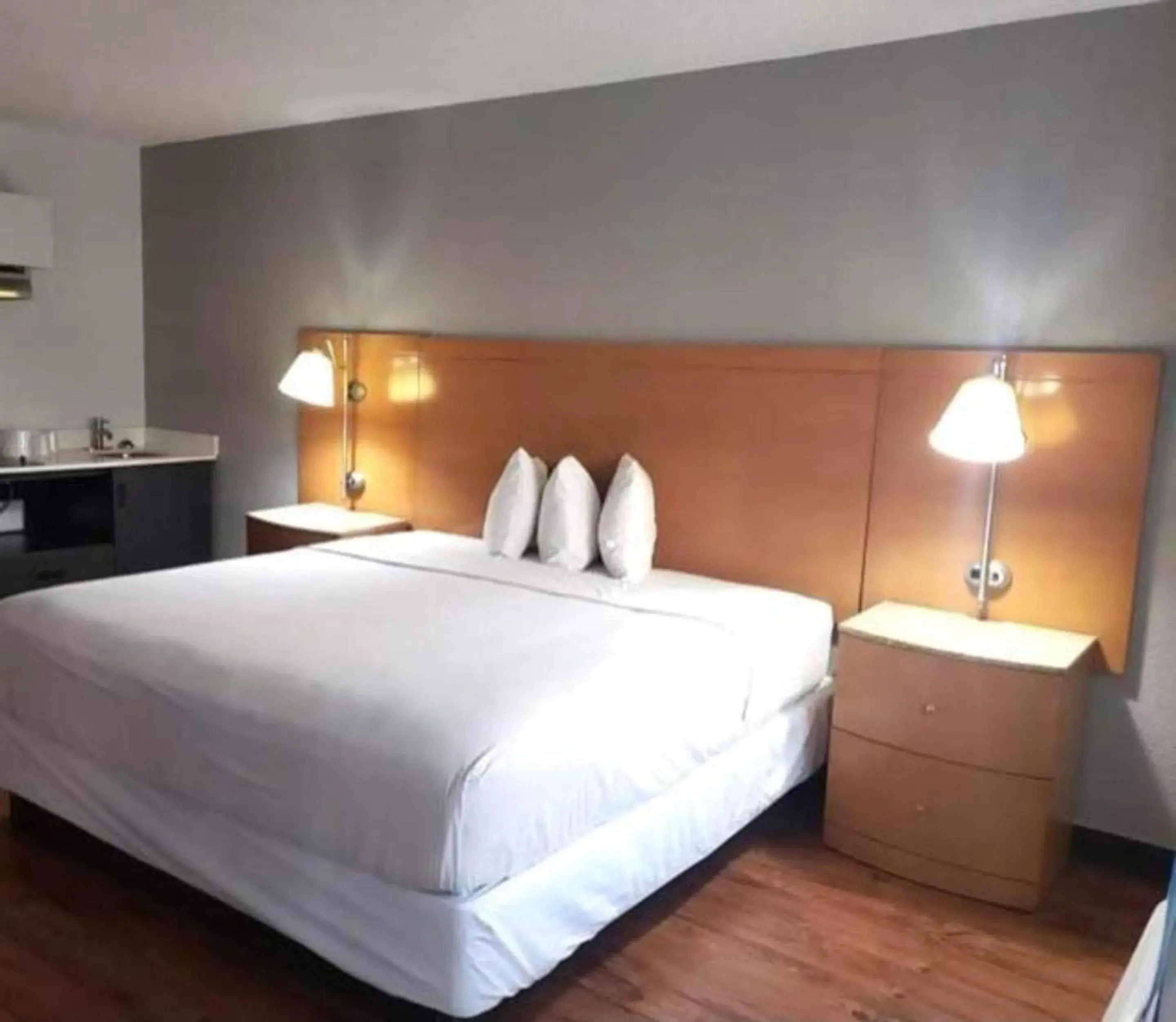 King Room with Roll-in Shower - Disability Access - Non-Smoking in Studio 6 Savannah, GA- Gateway & I-95 King Room with Roll-in Shower - Disability Access - Non-Smoking in Studio 6 Savannah, GA- Gateway & I-95