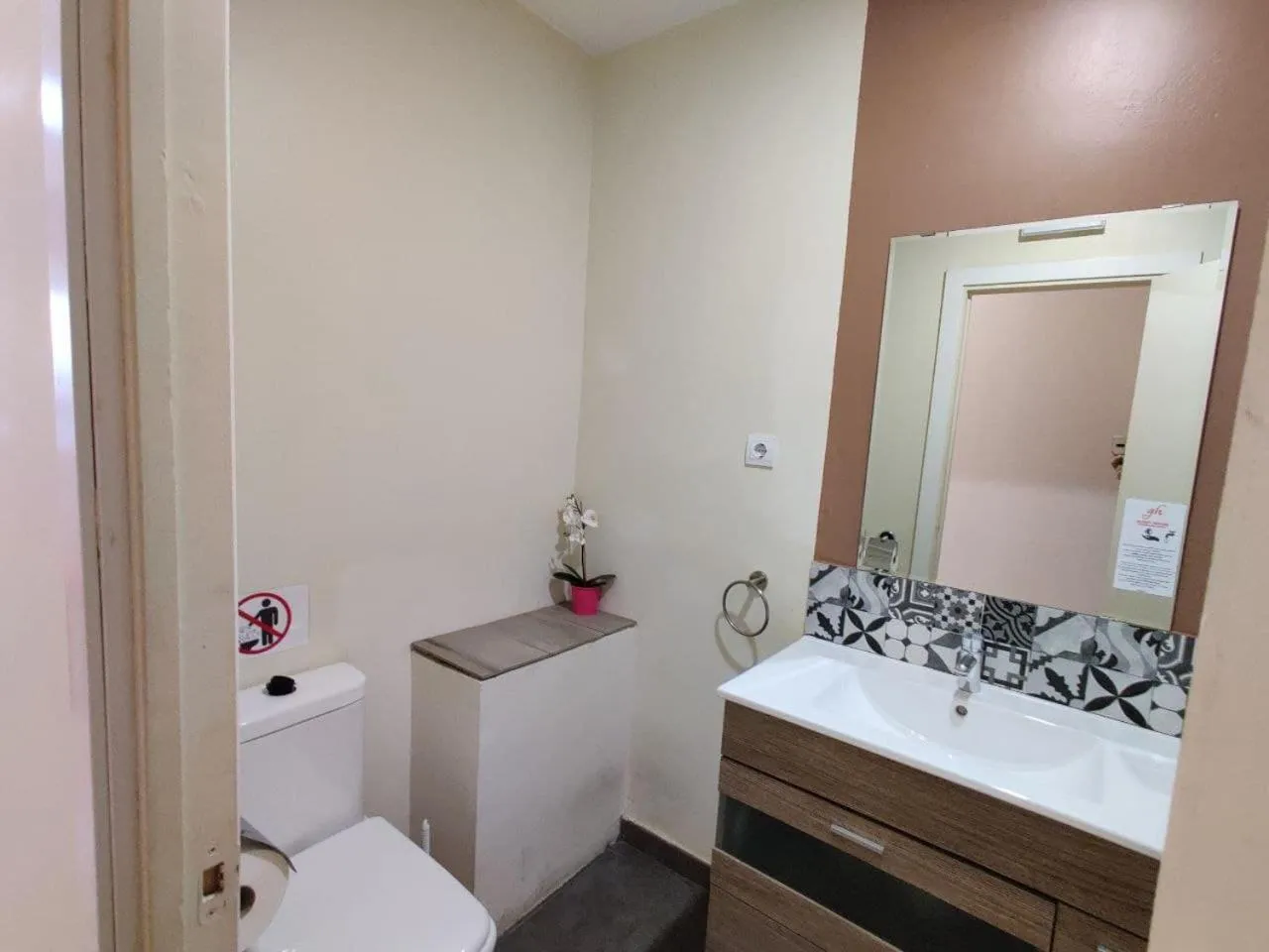 Toilet in Guest House Barcelona Bruc