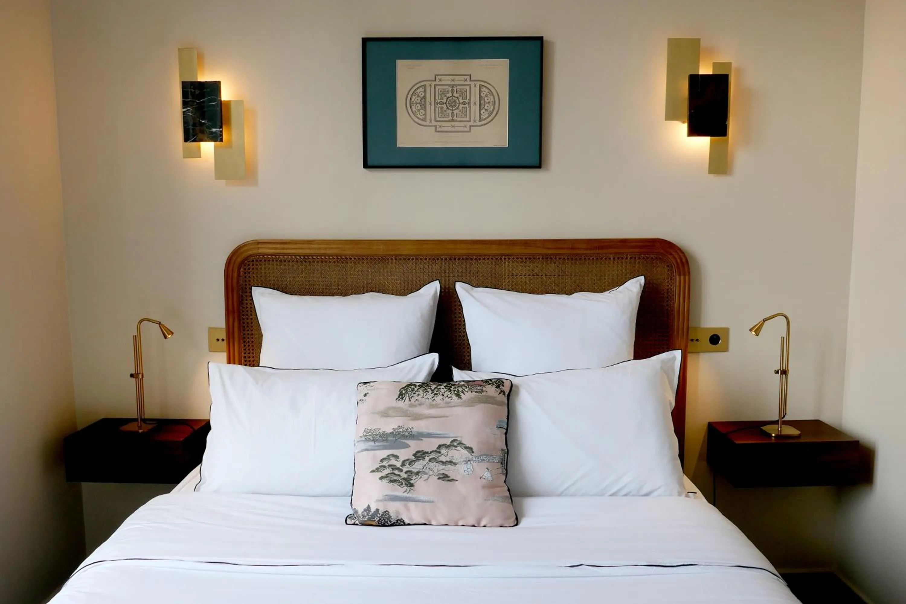 Bedroom, Bed in Hôtel Bristol Pau