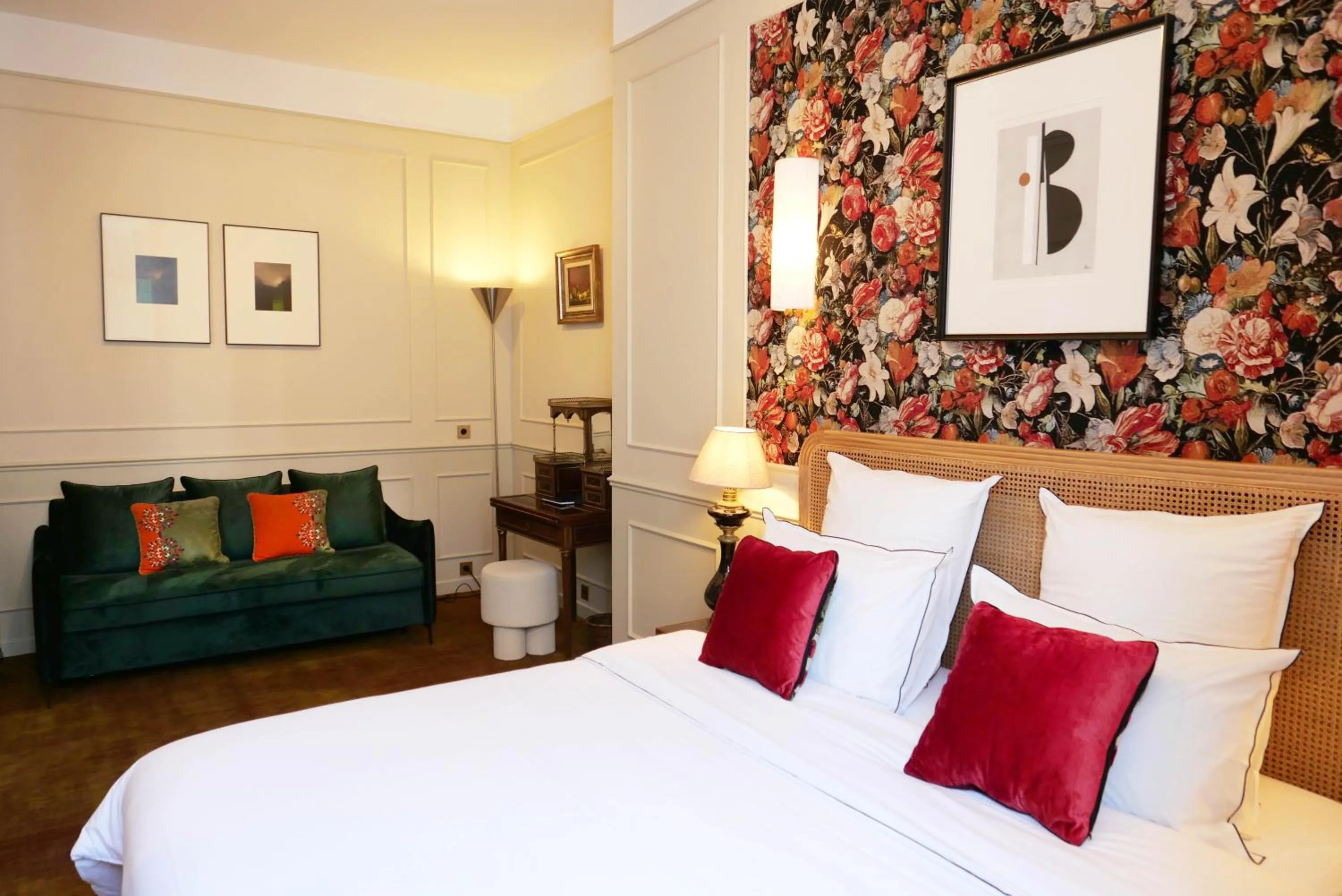 Bed in Hôtel Bristol Pau