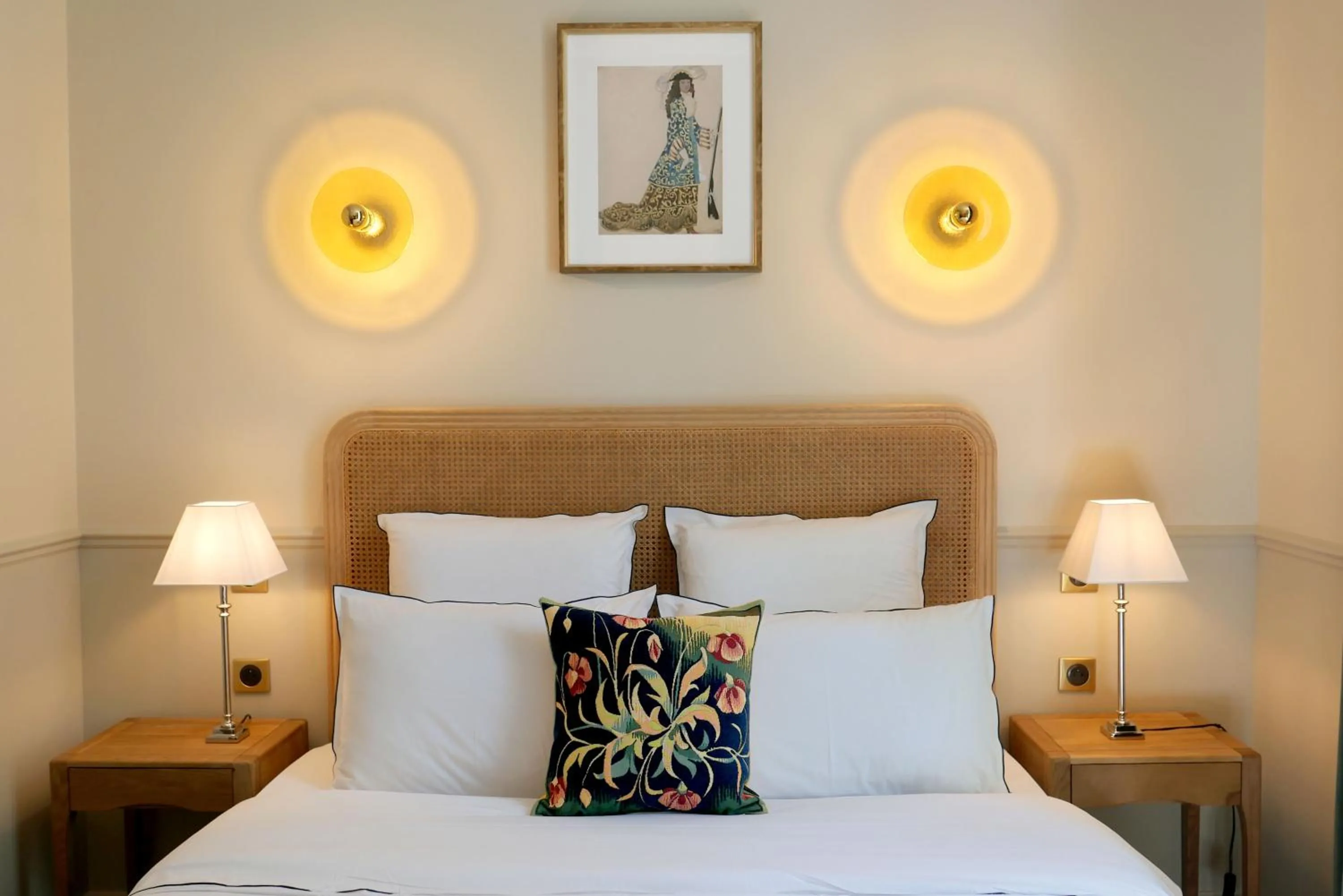 Bed in Hôtel Bristol Pau