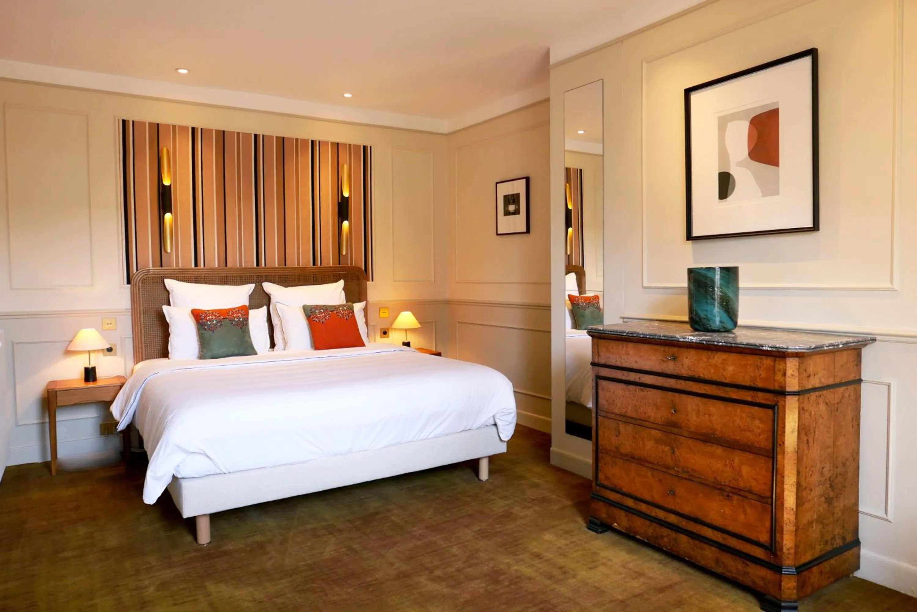 Photo of the whole room, Bed in Hôtel Bristol Pau