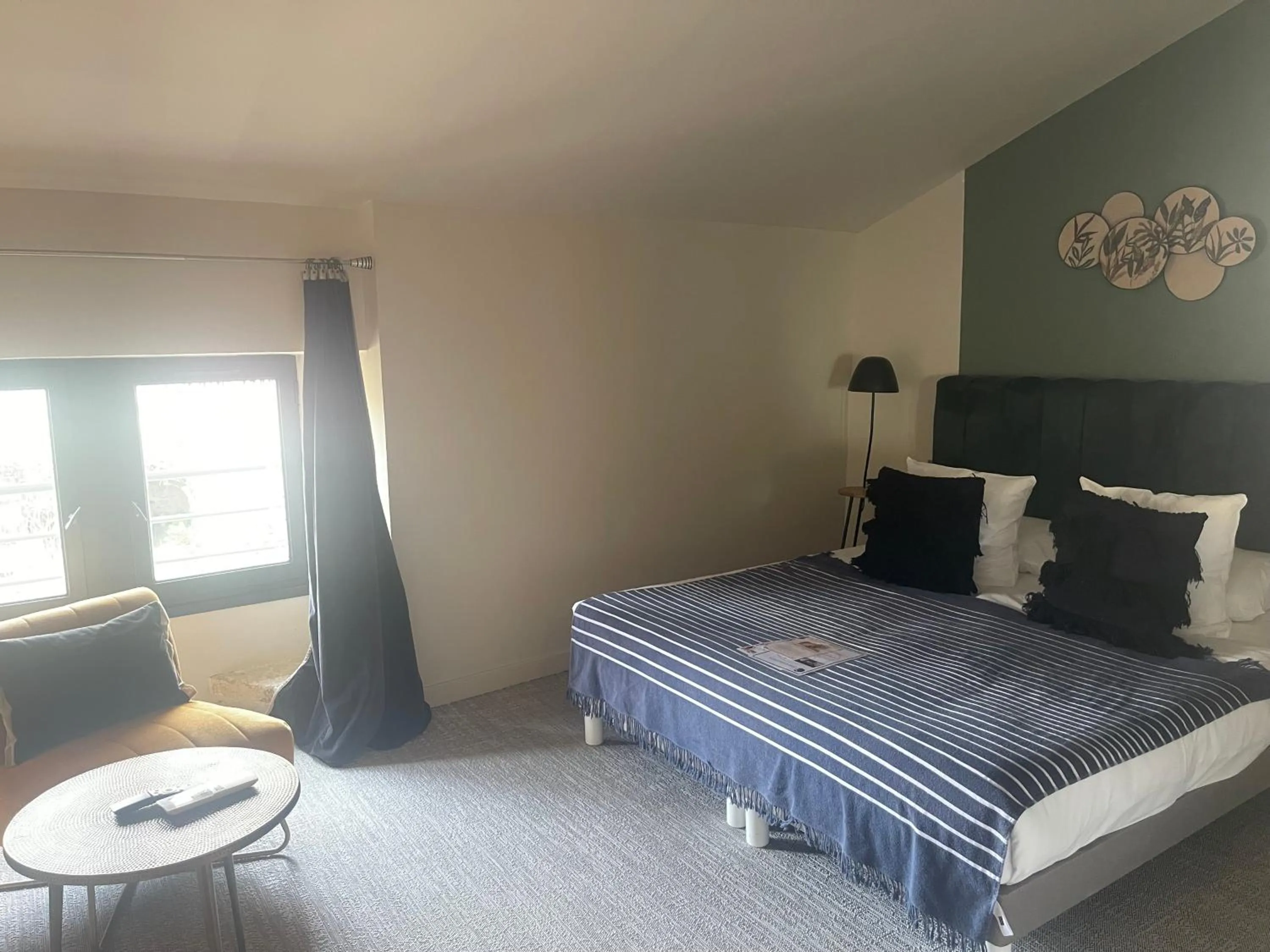 Photo of the whole room, Bed in Le Victoria Boutique Hôtel