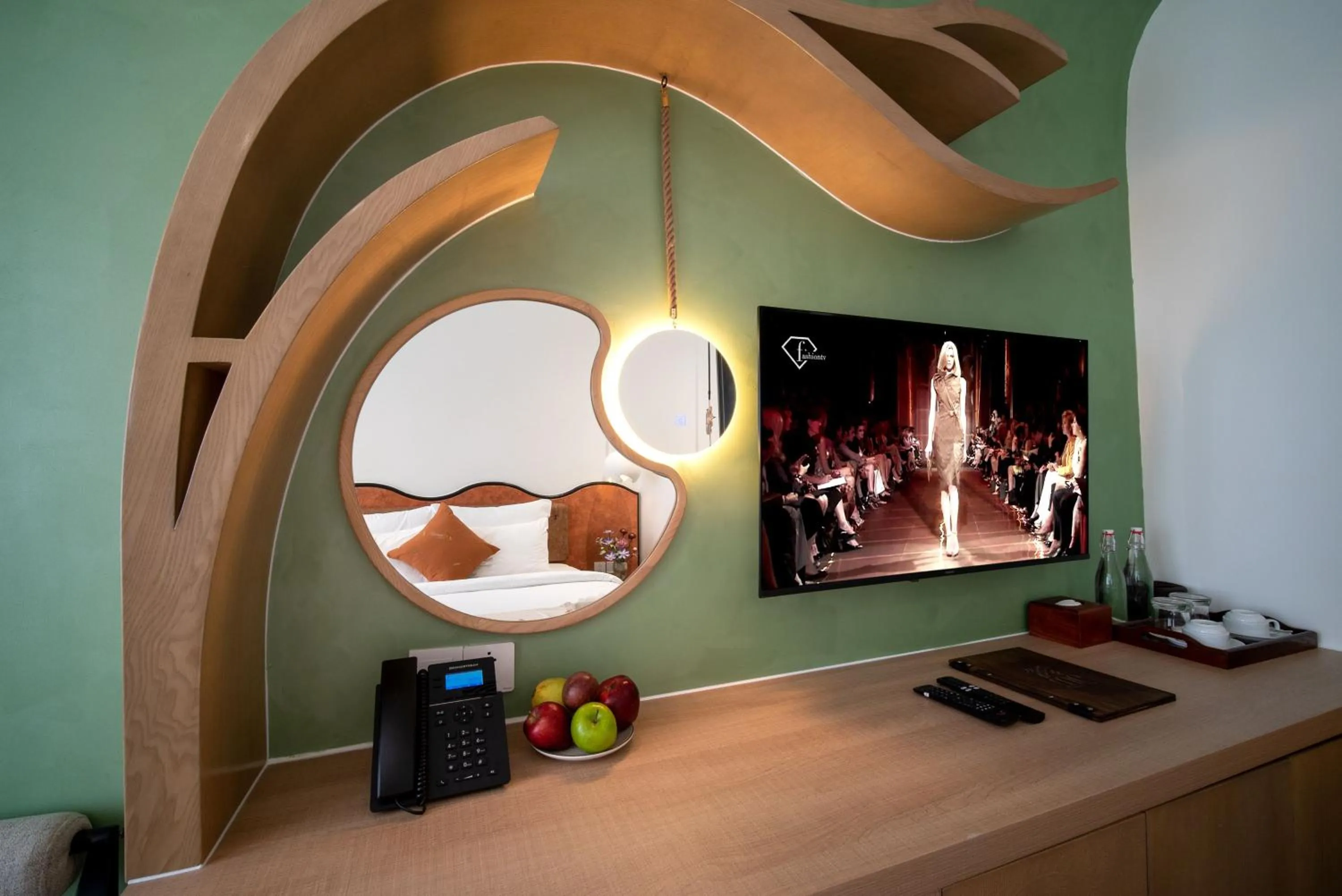 TV and multimedia in Me Saigon Boutique Hotel