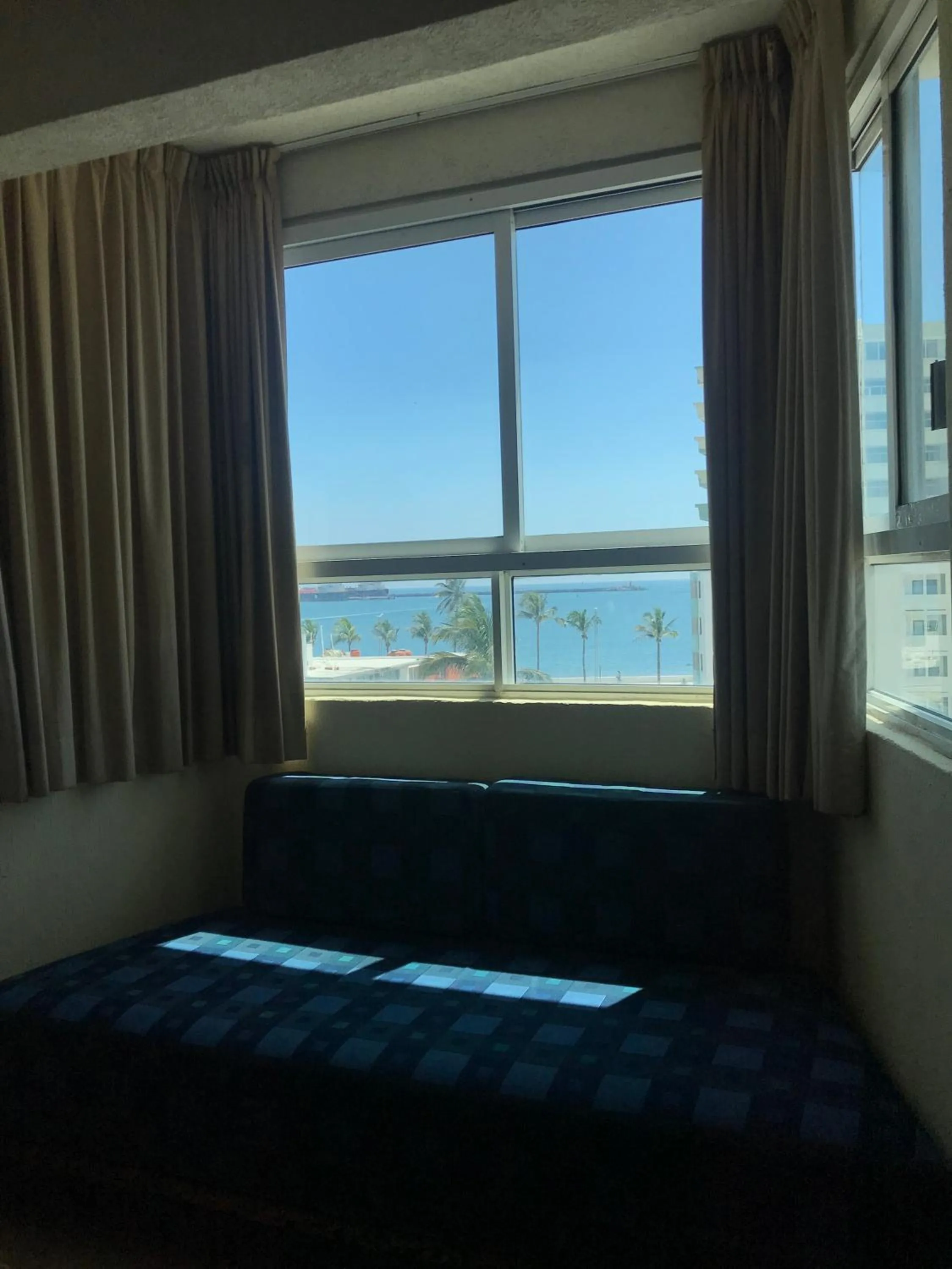 Sea view, Bed in Hotel Dorado a una calle de Playa Regatas y el Malecon