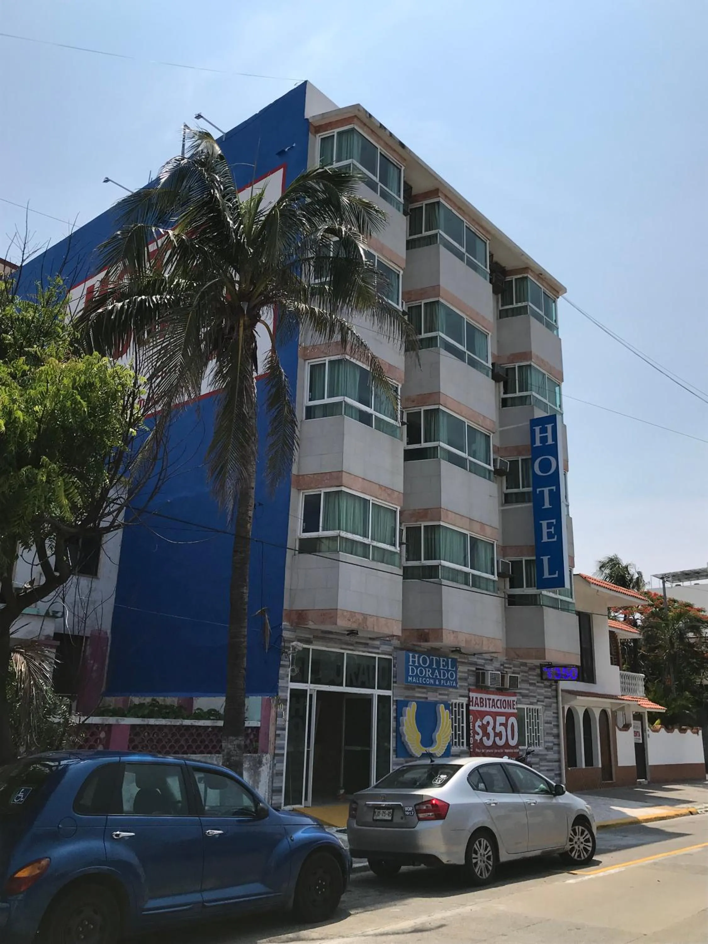 Property building in Hotel Dorado a una calle de Playa Regatas y el Malecon